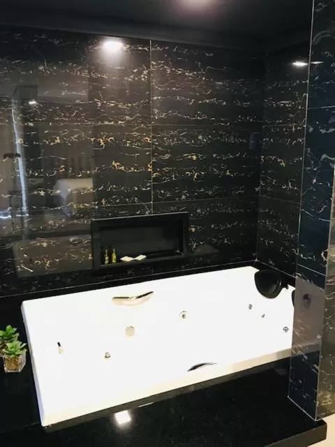 Massage in 103 Hotel & Flats