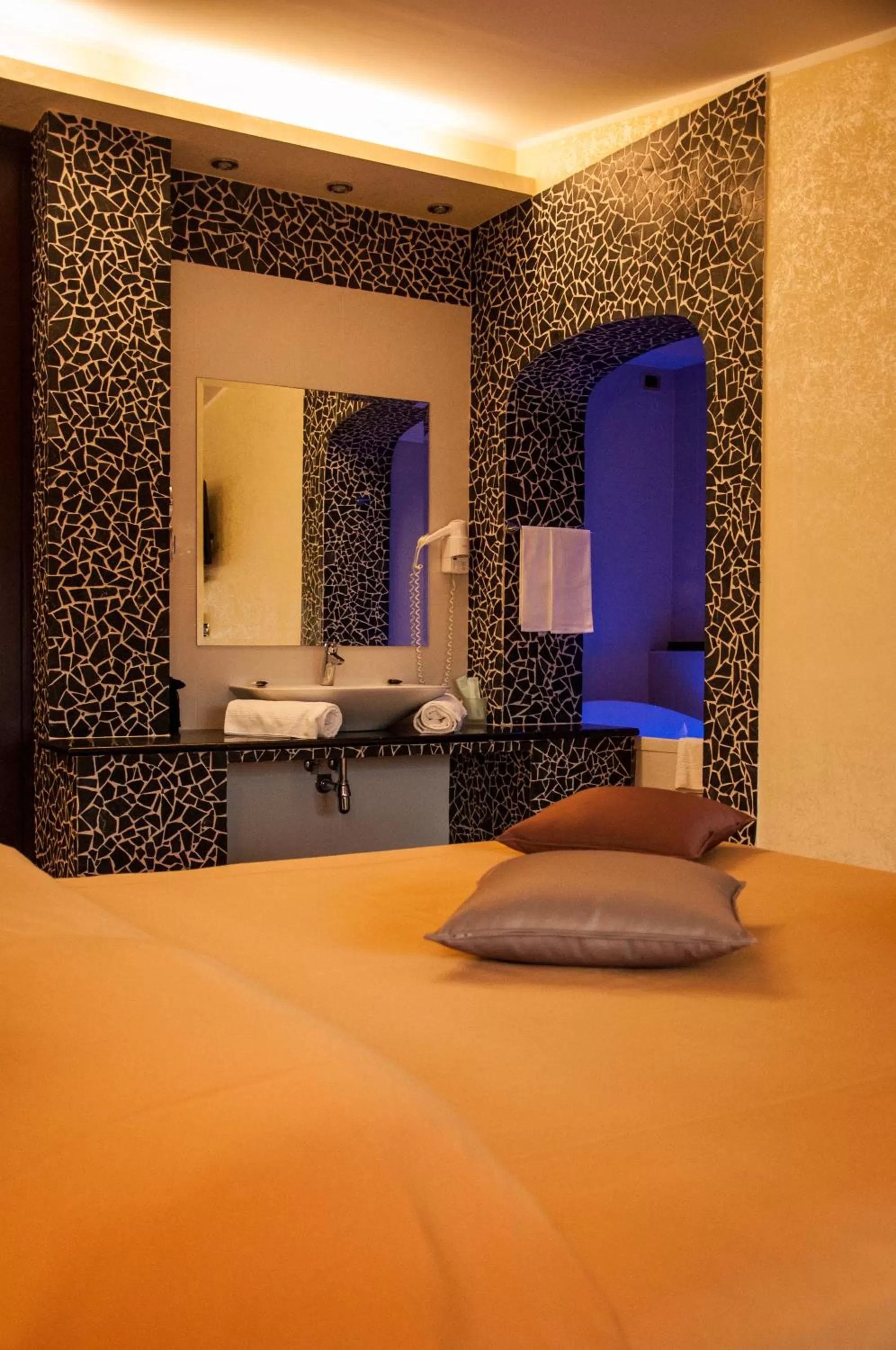 Decorative detail, Bed in Grand Hotel Paradiso