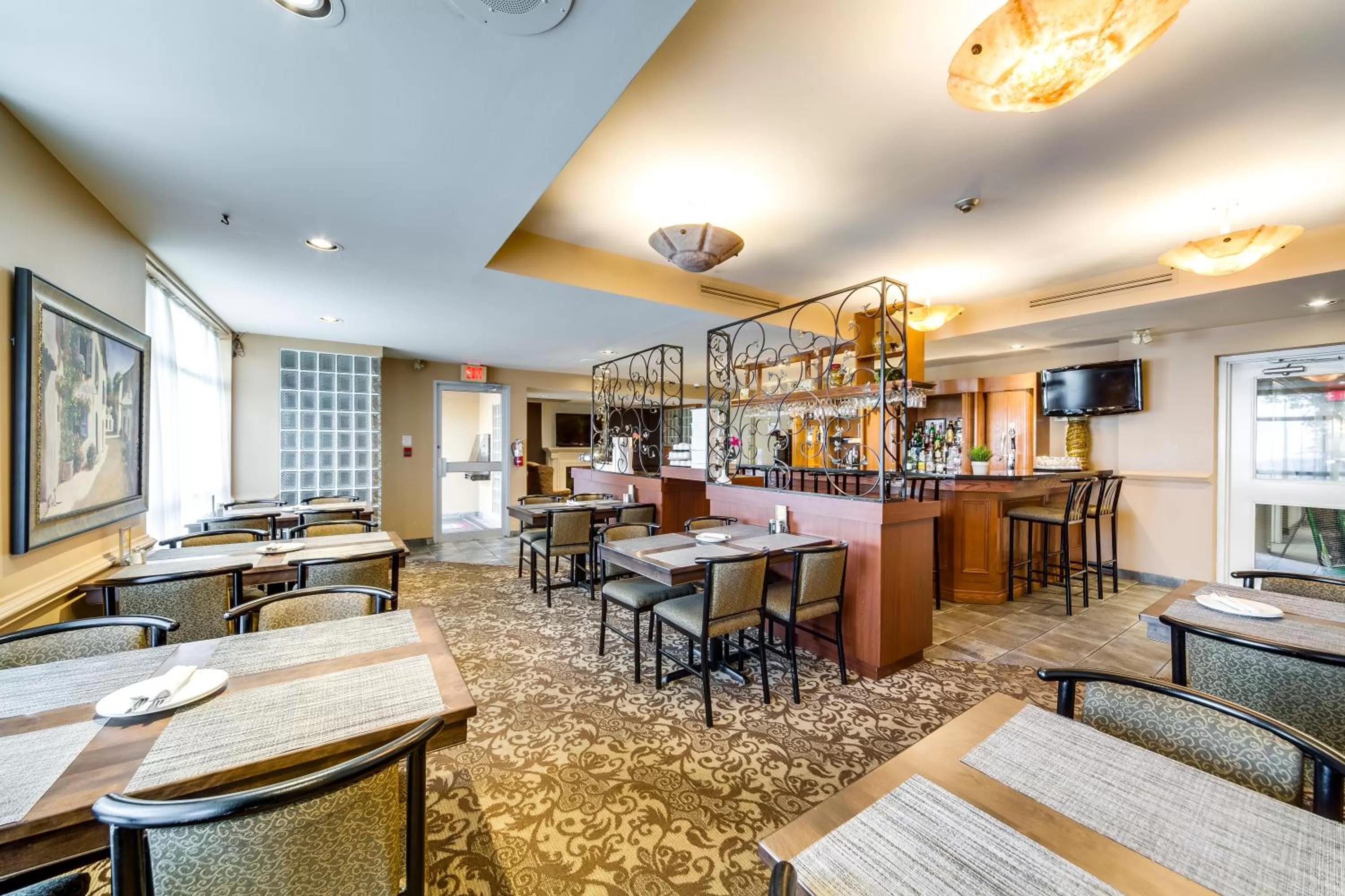 Restaurant/places to eat in Monte Carlo Inn Oakville Suites