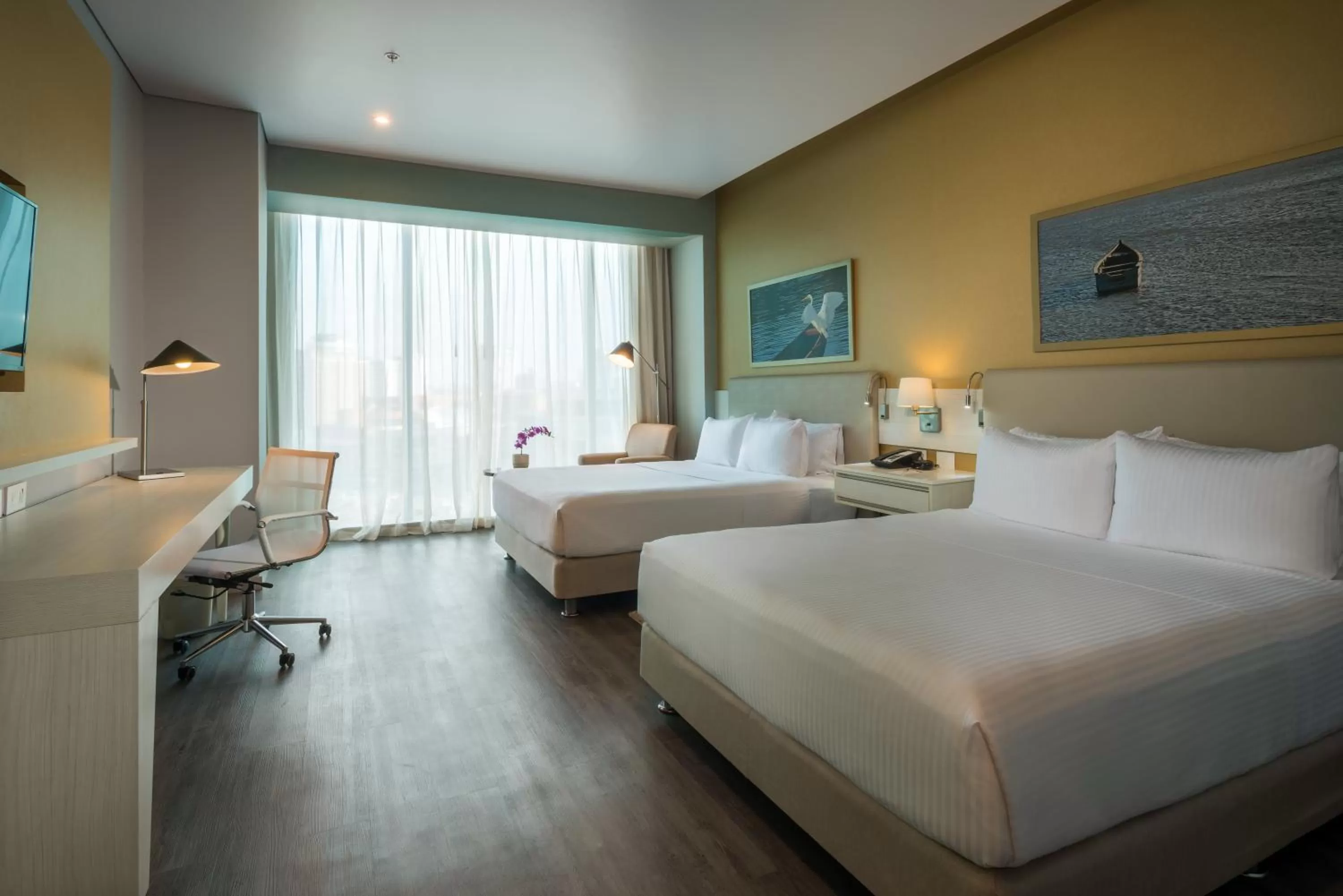 Photo of the whole room, Bed in Crowne Plaza Barranquilla by IHG