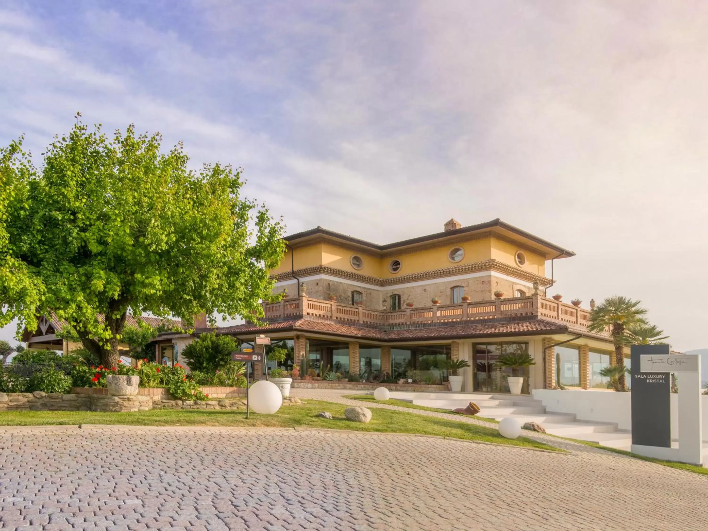 Property building in UNA HOTELS Tenuta Contessa Farm & SPA Cosenza Property building in UNA HOTELS Tenuta Contessa Farm & SPA Cosenza