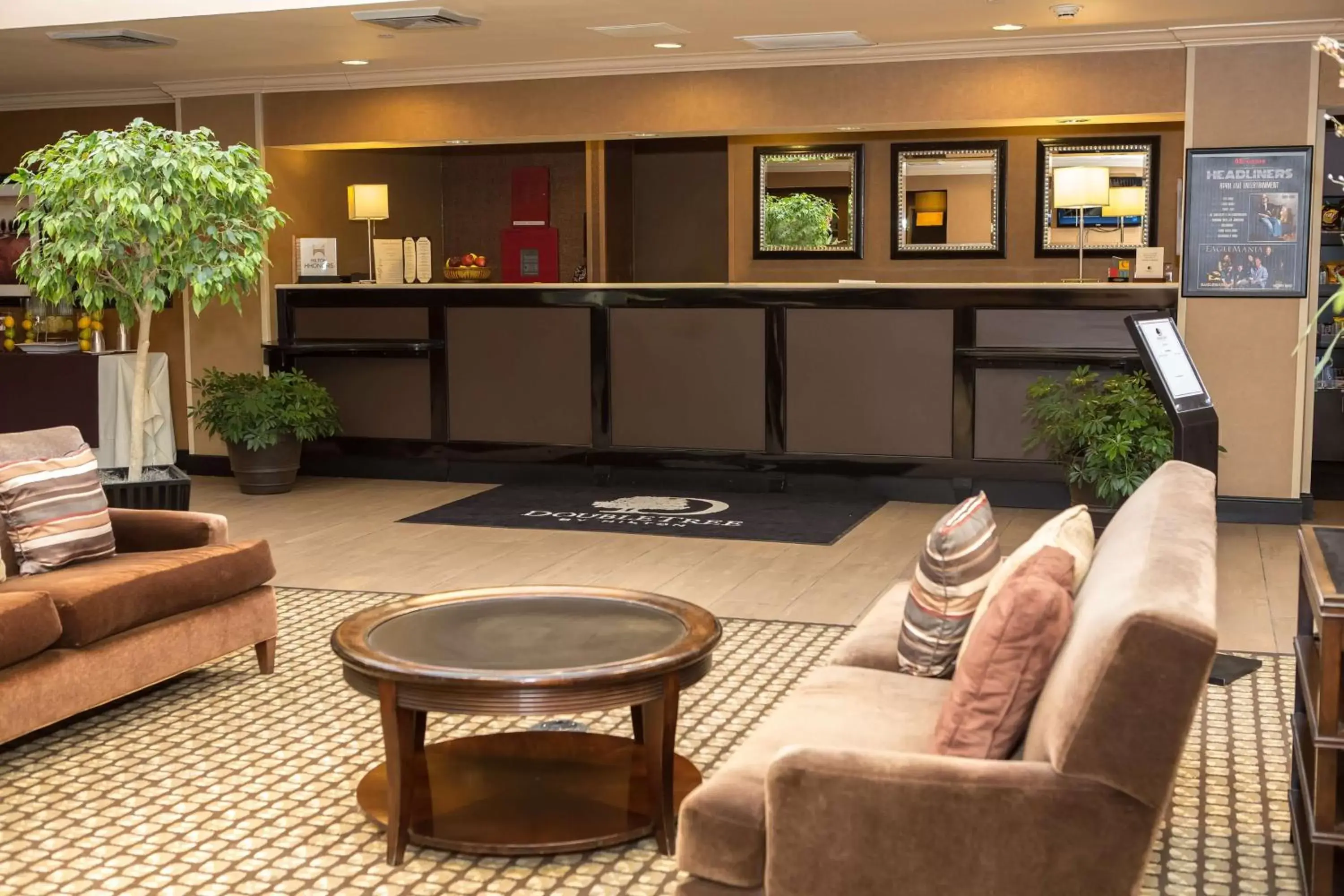 Lobby or reception, Lobby/Reception in DoubleTree by Hilton Pittsburgh - Meadow Lands