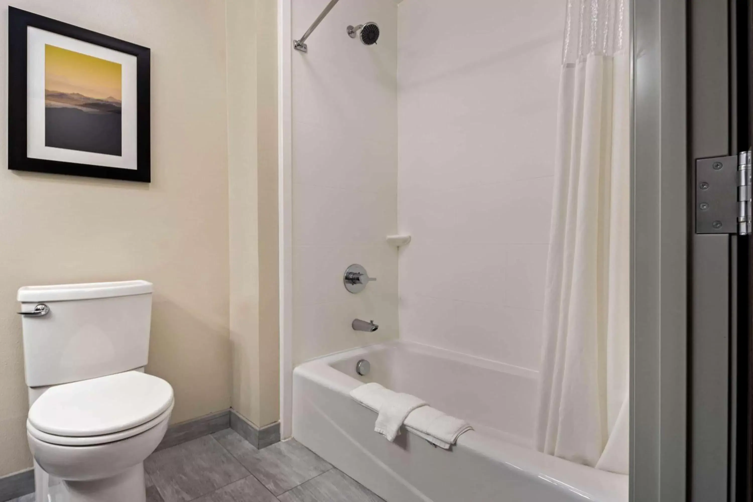 Shower, Bathroom in La Quinta by Wyndham Morgan Hill-San Jose South