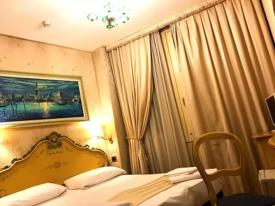 Photo of the whole room, Bed in Hotel al Graspo de Ua