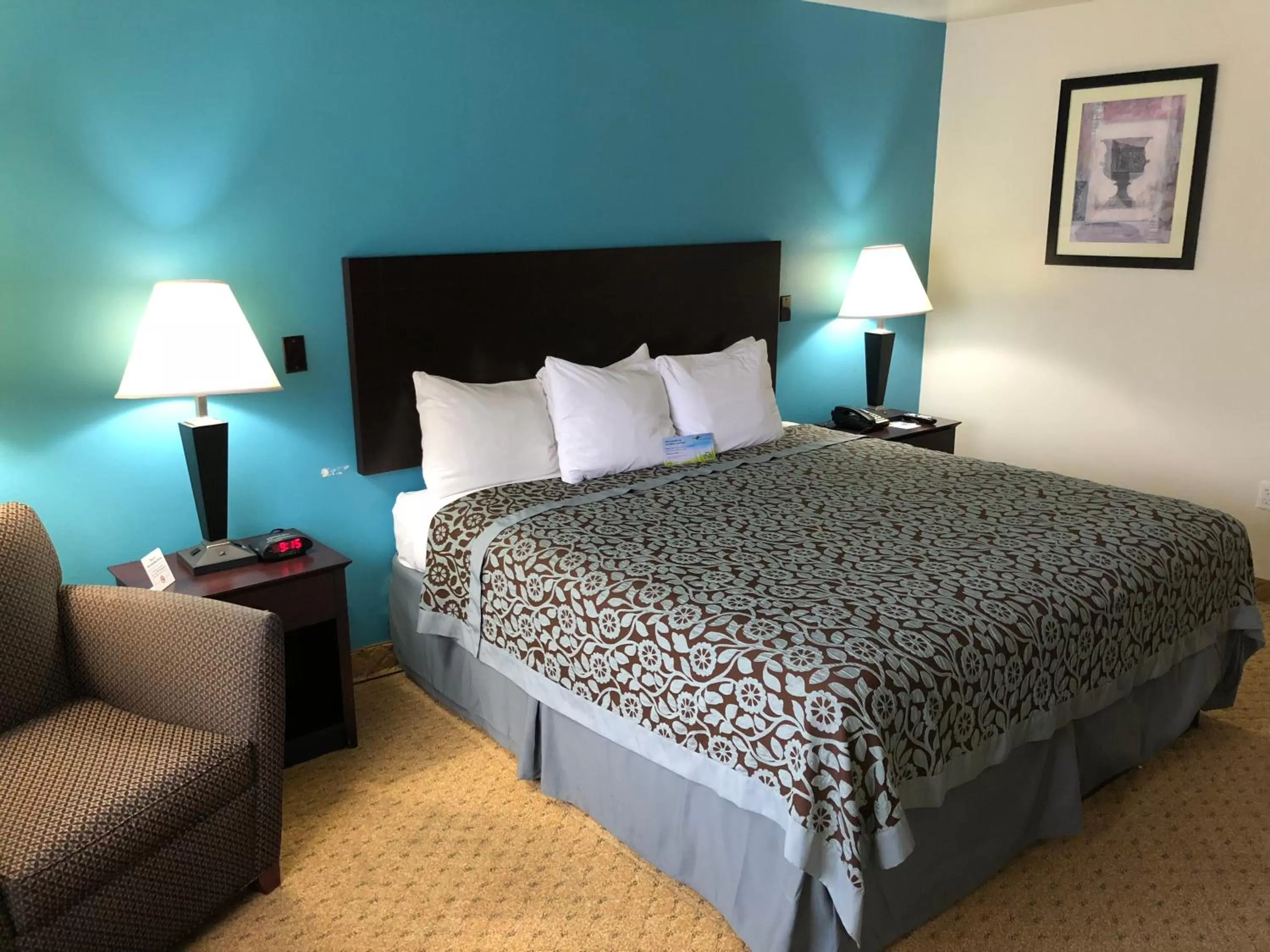 Bed in Days Inn & Suites by Wyndham Conroe North