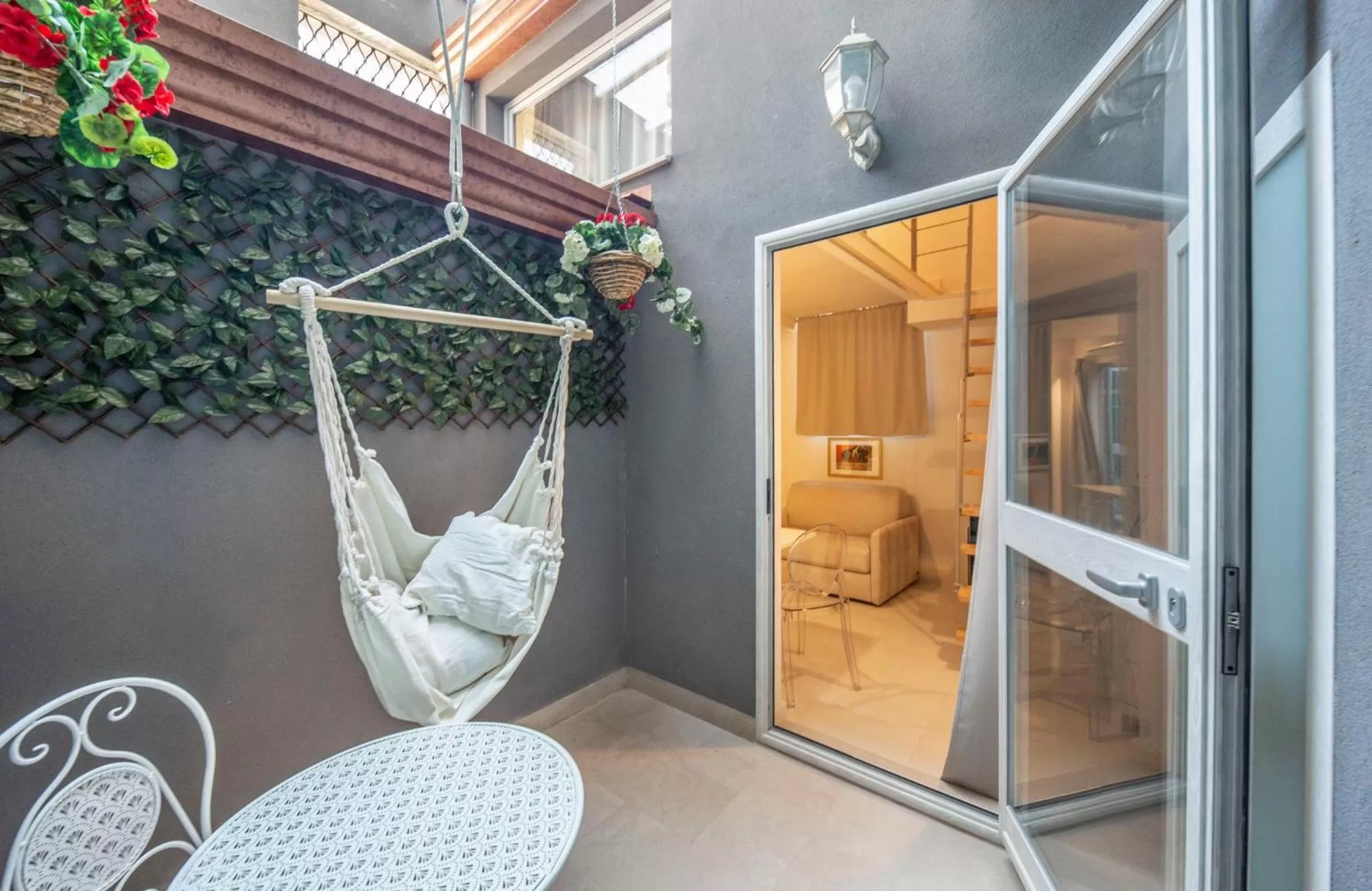 Balcony/Terrace, Bathroom in Home dentro il teatro