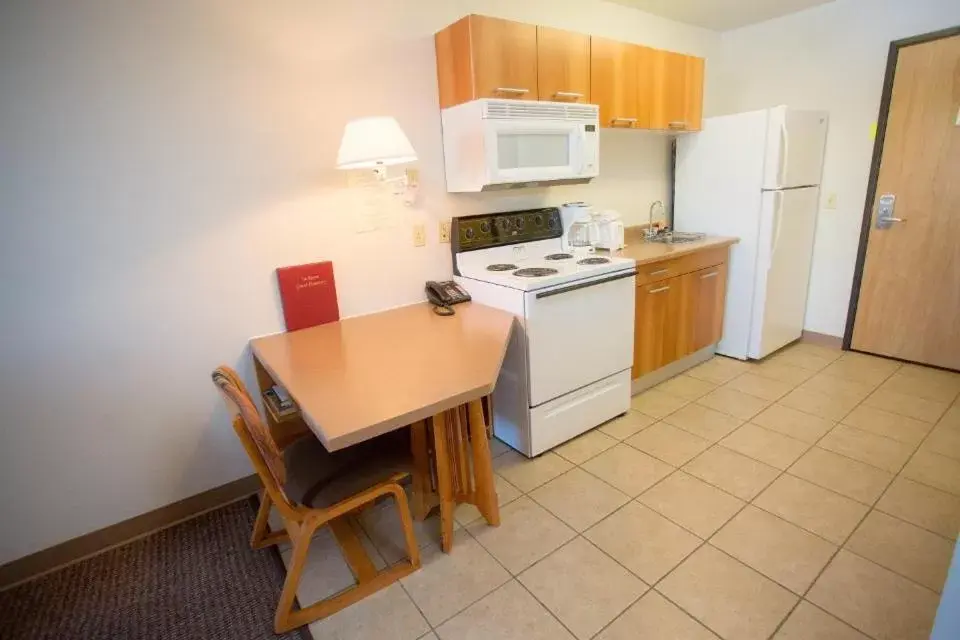 Kitchen or kitchenette, Kitchen/Kitchenette in High Country Suites