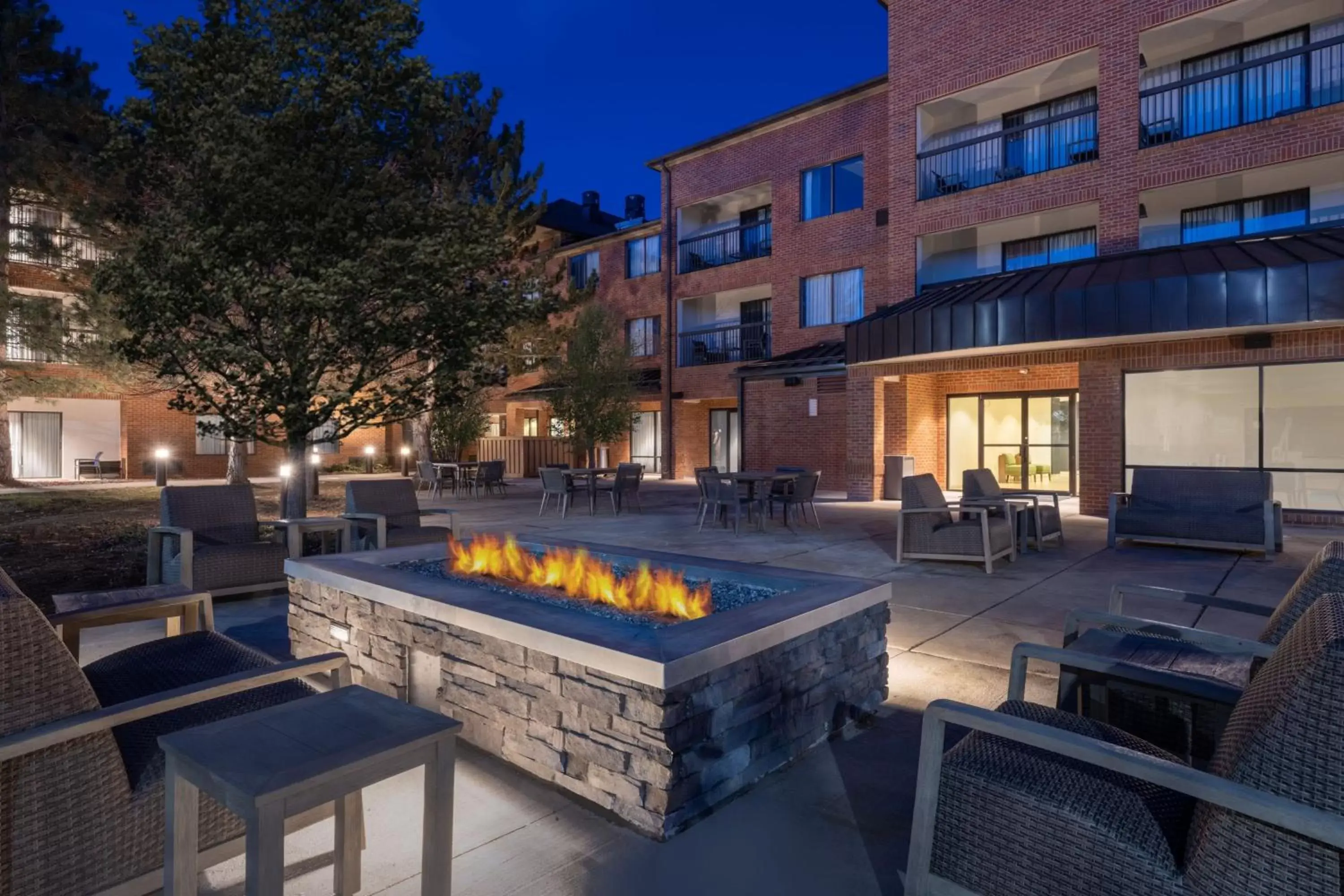 Property building, Swimming Pool in Courtyard by Marriott Boulder Broomfield