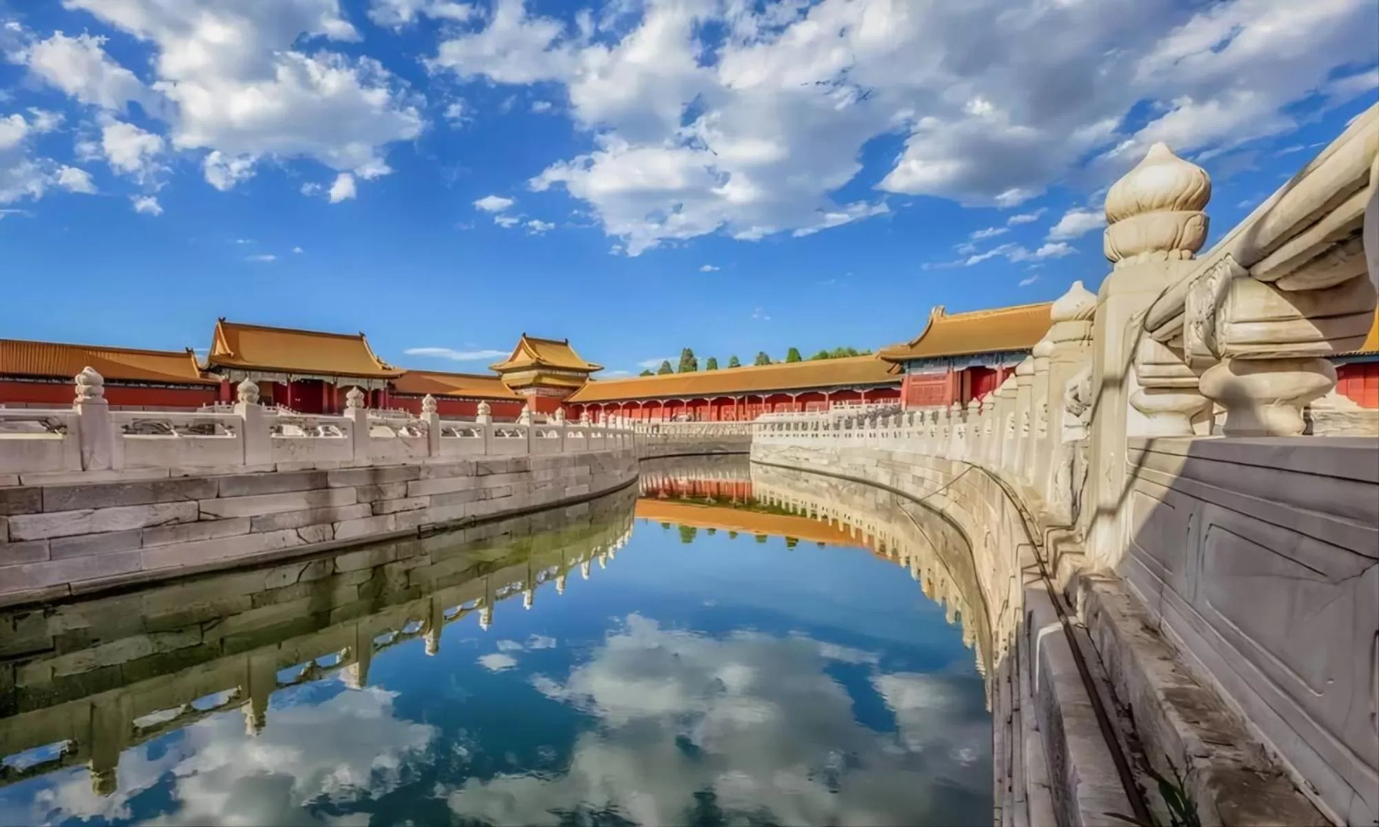 Happy Dragon Saga Hotel with terrace Beijing Forbidden City Wang Fu Jing Street