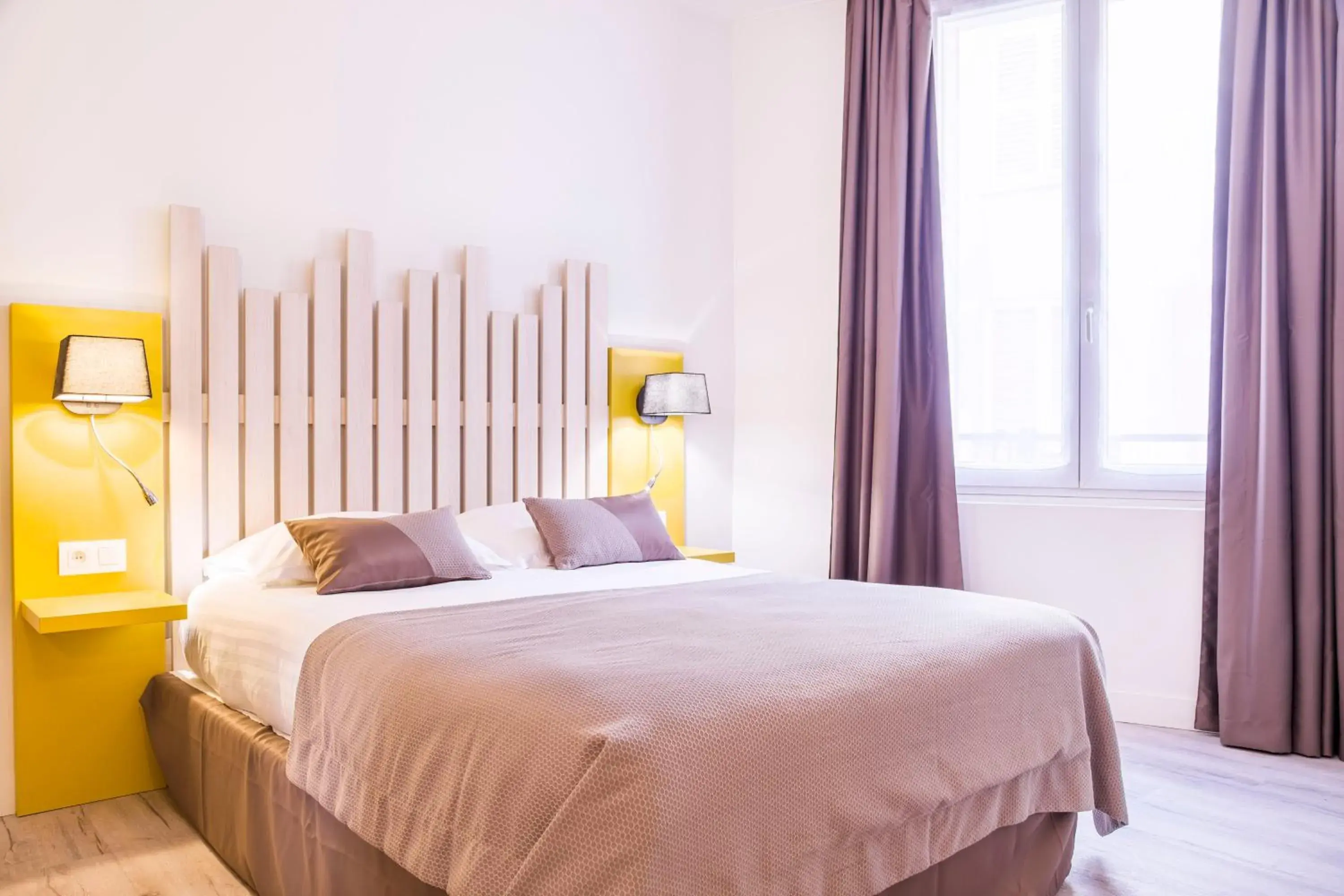 Bedroom, Bed in Hotel Des Arts Bedroom, Bed in Hotel Des Arts