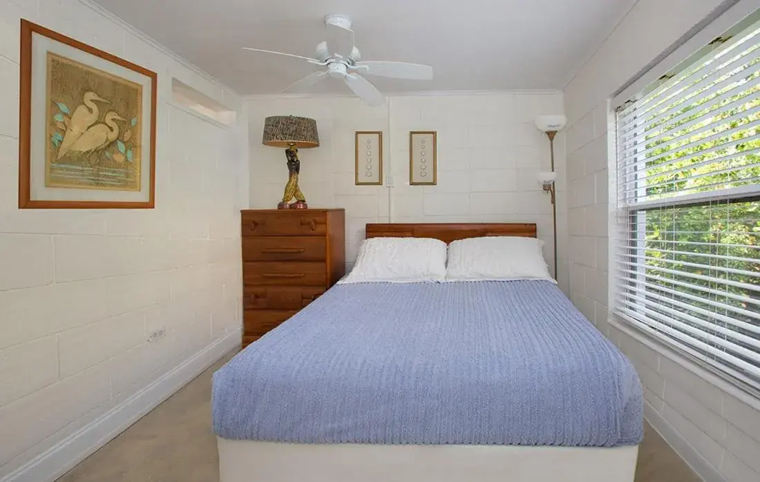 Bed in South Beach Place - Vero Beach