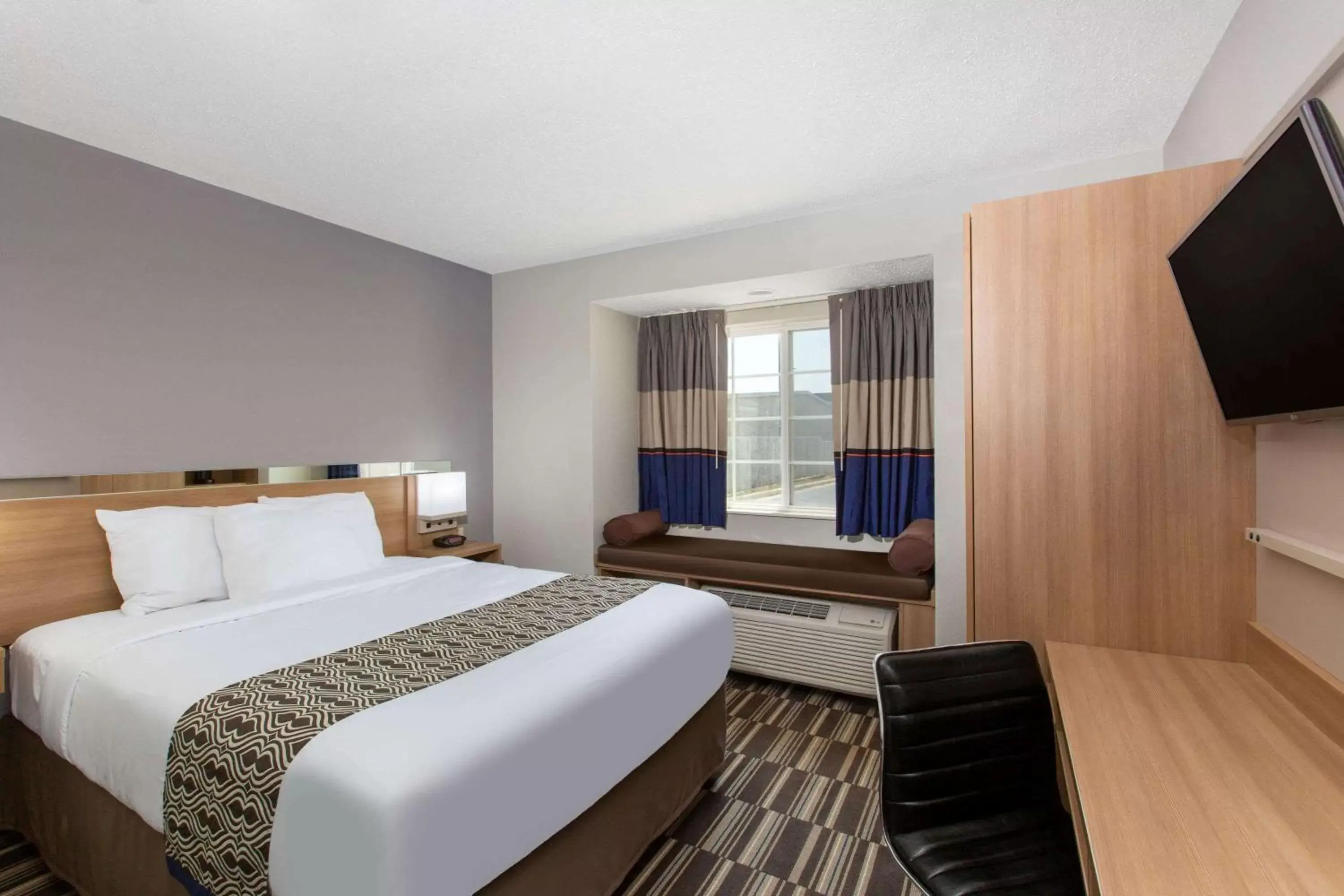 Photo of the whole room, Bed in Microtel Inn & Suites by Wyndham Augusta/Riverwatch