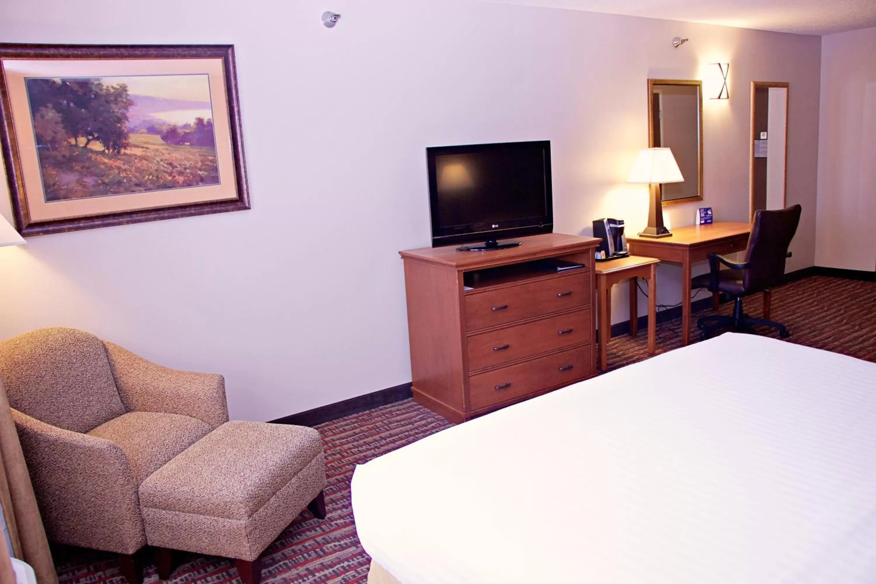 Photo of the whole room, TV/Entertainment Center in Holiday Inn Express Hotel & Suites Pierre-Fort Pierre, an IHG Hotel