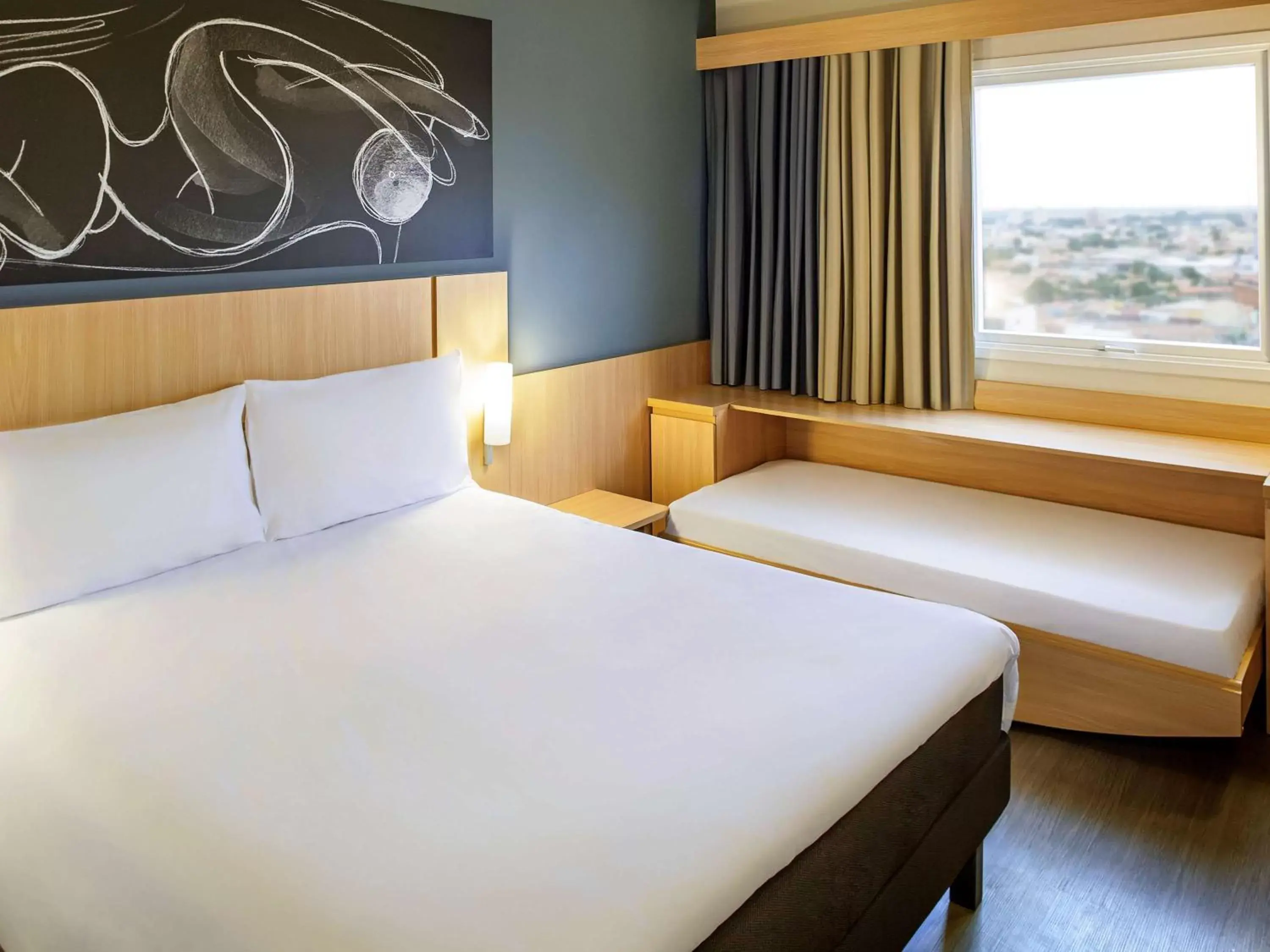 Photo of the whole room, Bed in ibis Imperatriz