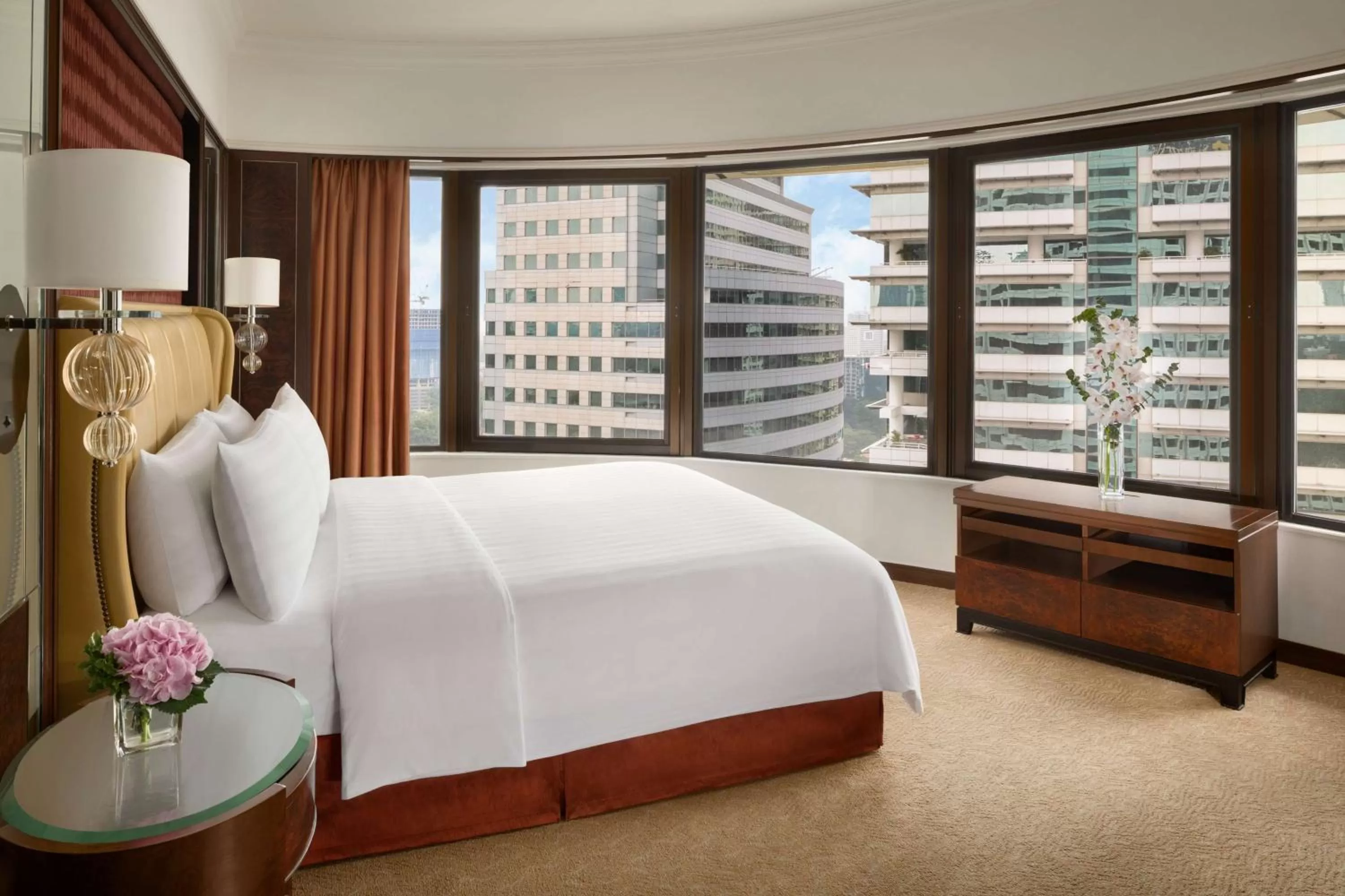 Photo of the whole room, Bed in Shangri-La Kuala Lumpur