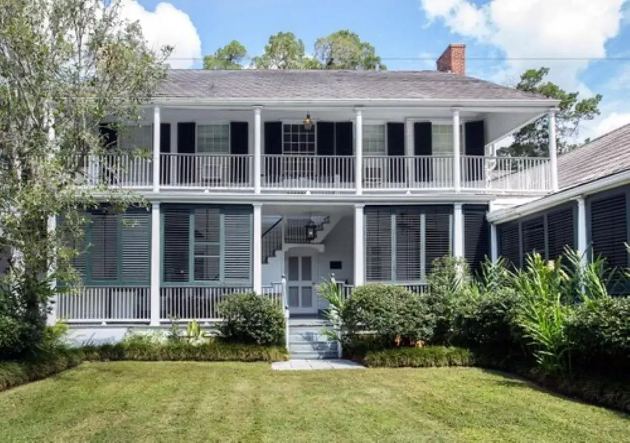 Inner courtyard view, Property Building in Linden - A Historic Bed and Breakfast