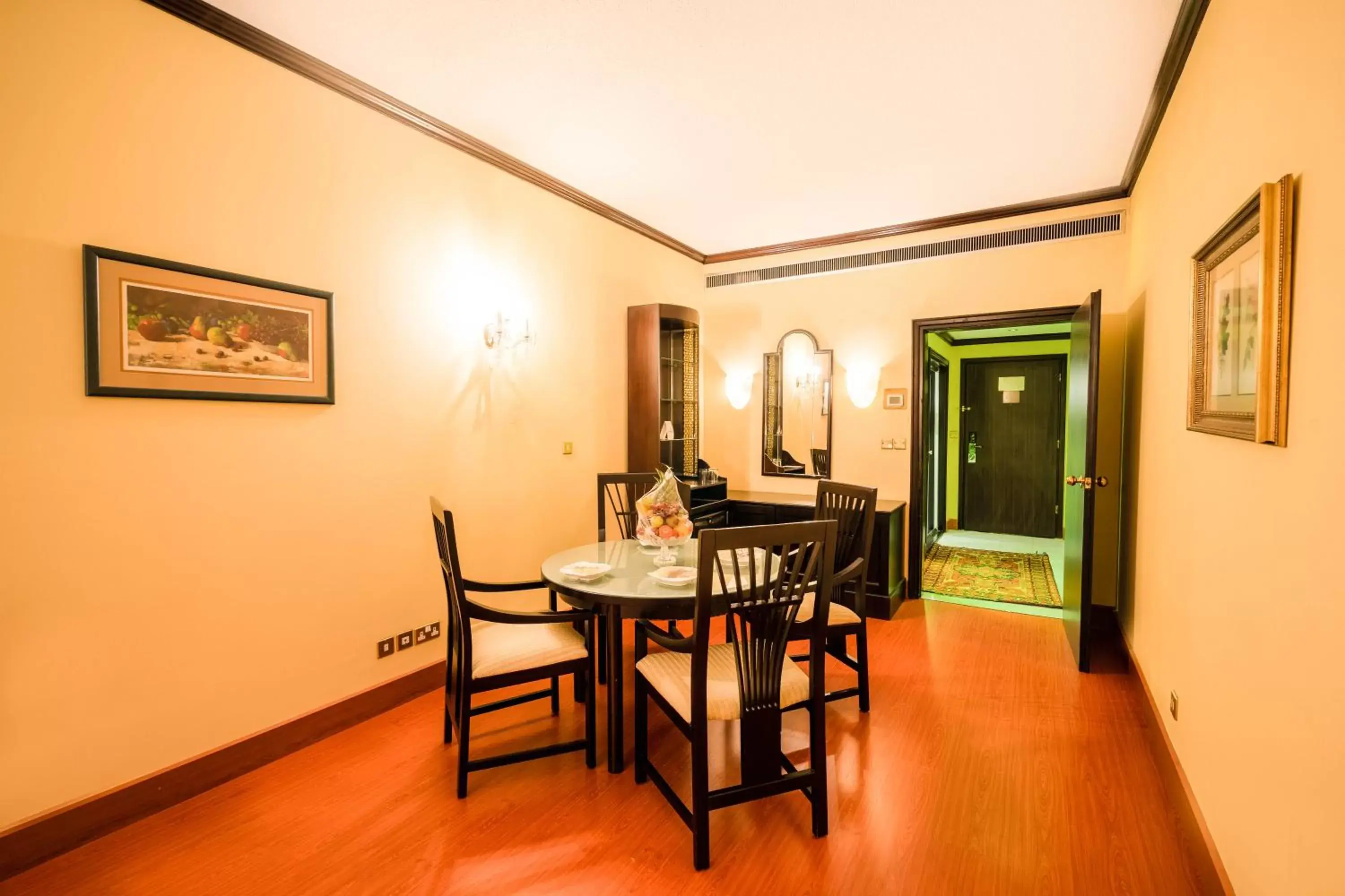 Seating area, Dining Area in Jeddah Grand Hotel