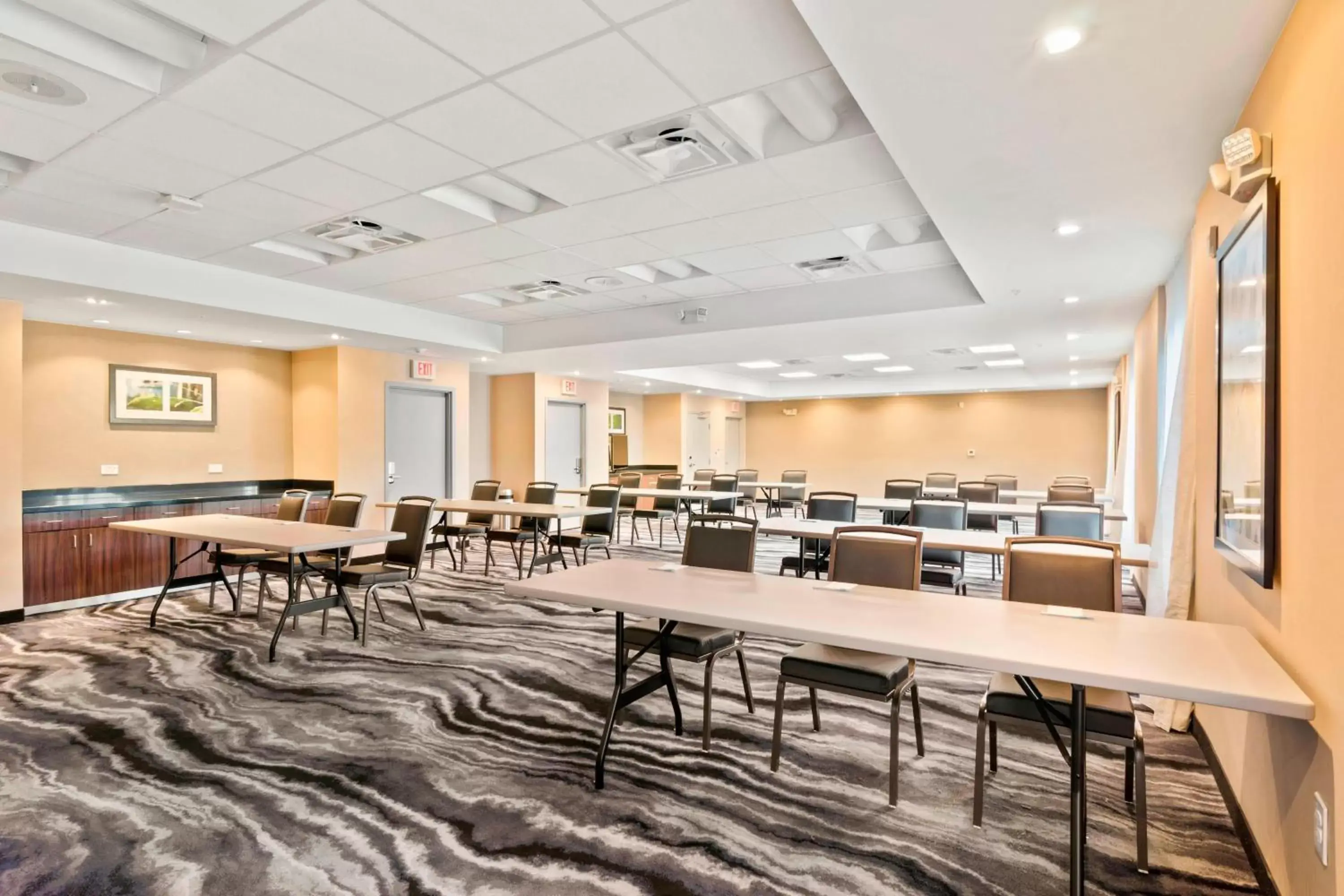 Meeting/conference room, Restaurant/Places to Eat in Fairfield Inn & Suites by Marriott St Petersburg North