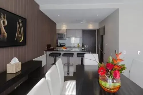 Kitchen or kitchenette, Kitchen/Kitchenette in Queenstown Village Apartments