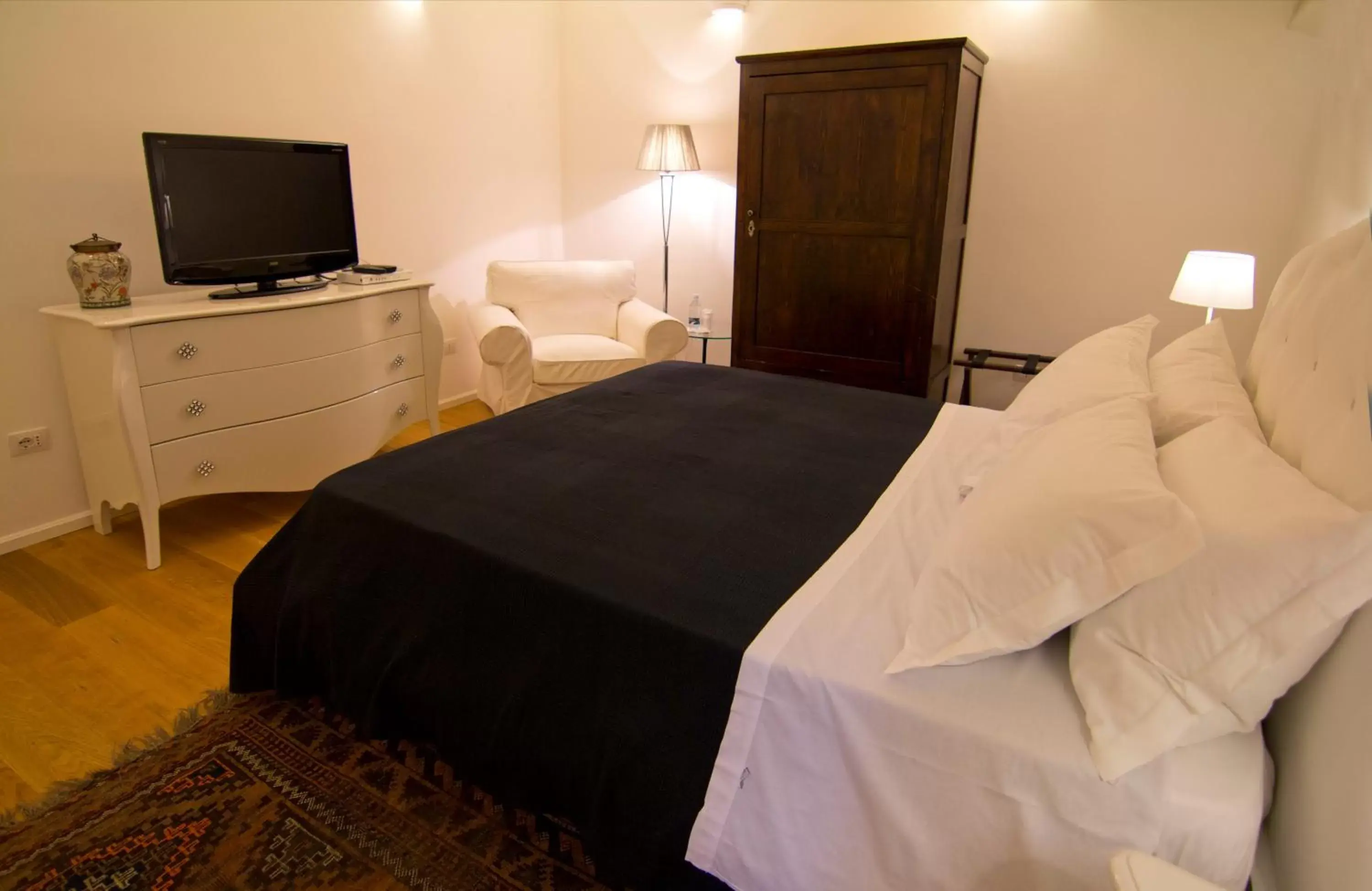 Photo of the whole room, Bed in La Residenza del Reginale