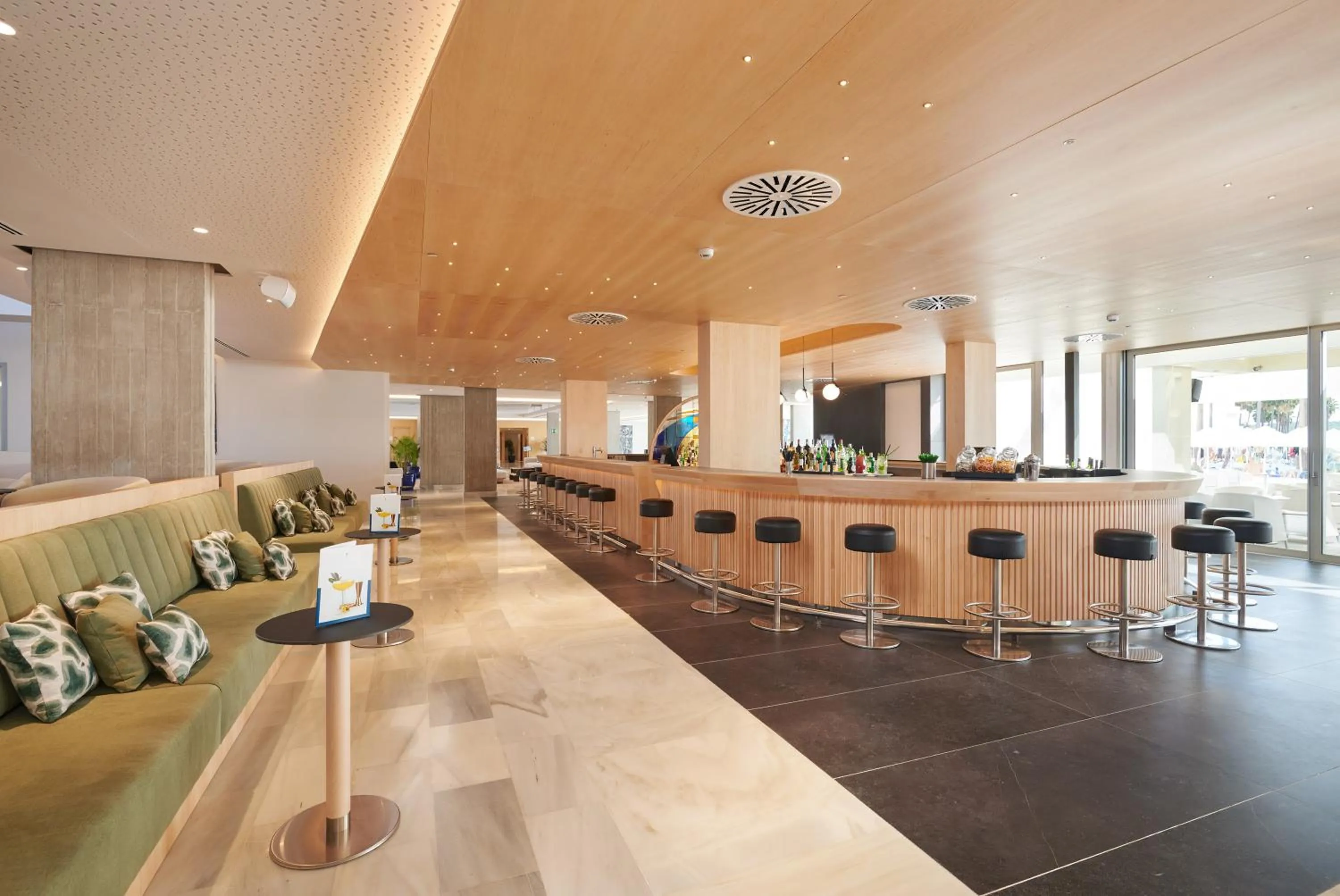 Lounge or bar in Hipotels Mediterraneo Hotel - Adults Only