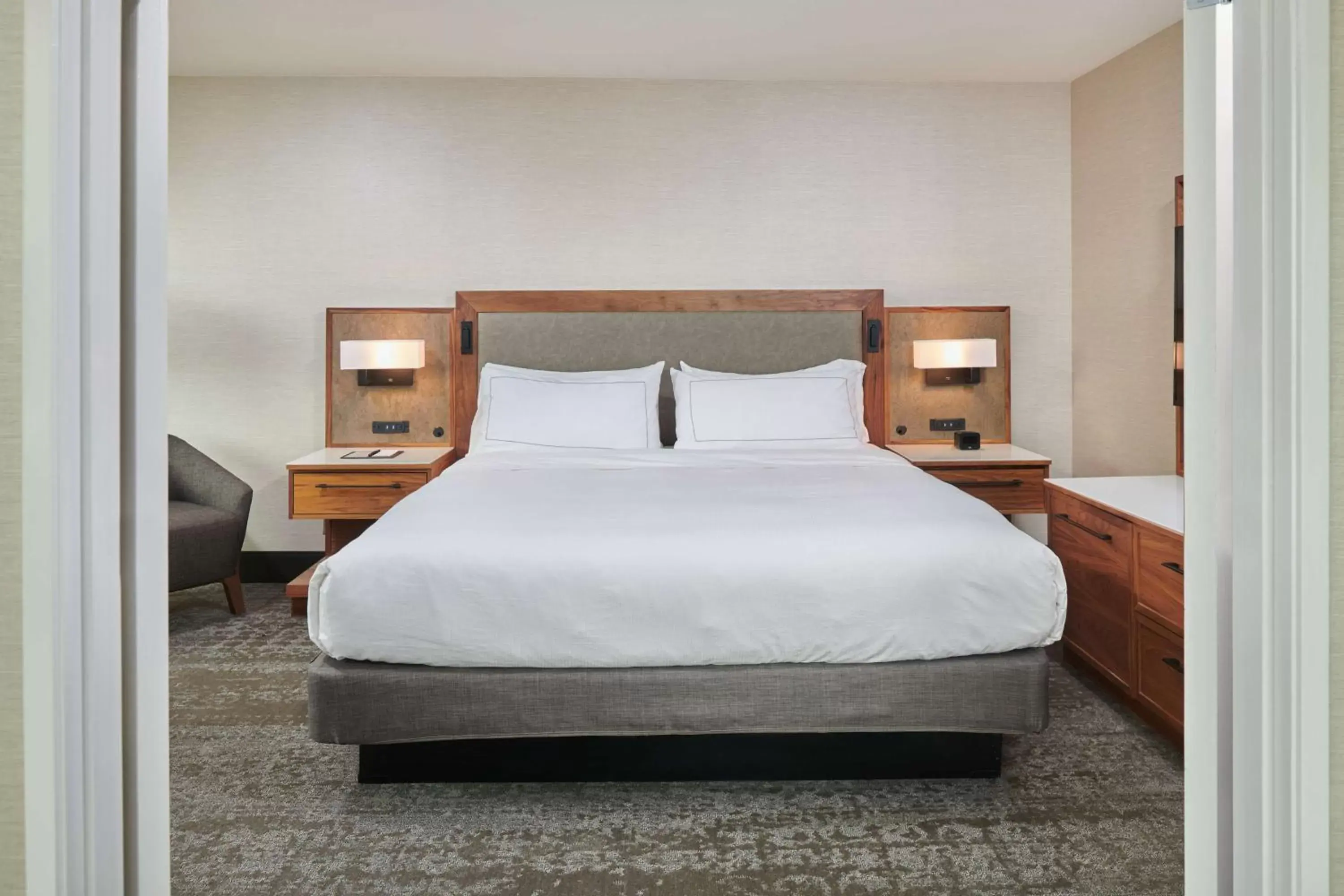 Bed in Doubletree By Hilton Fullerton