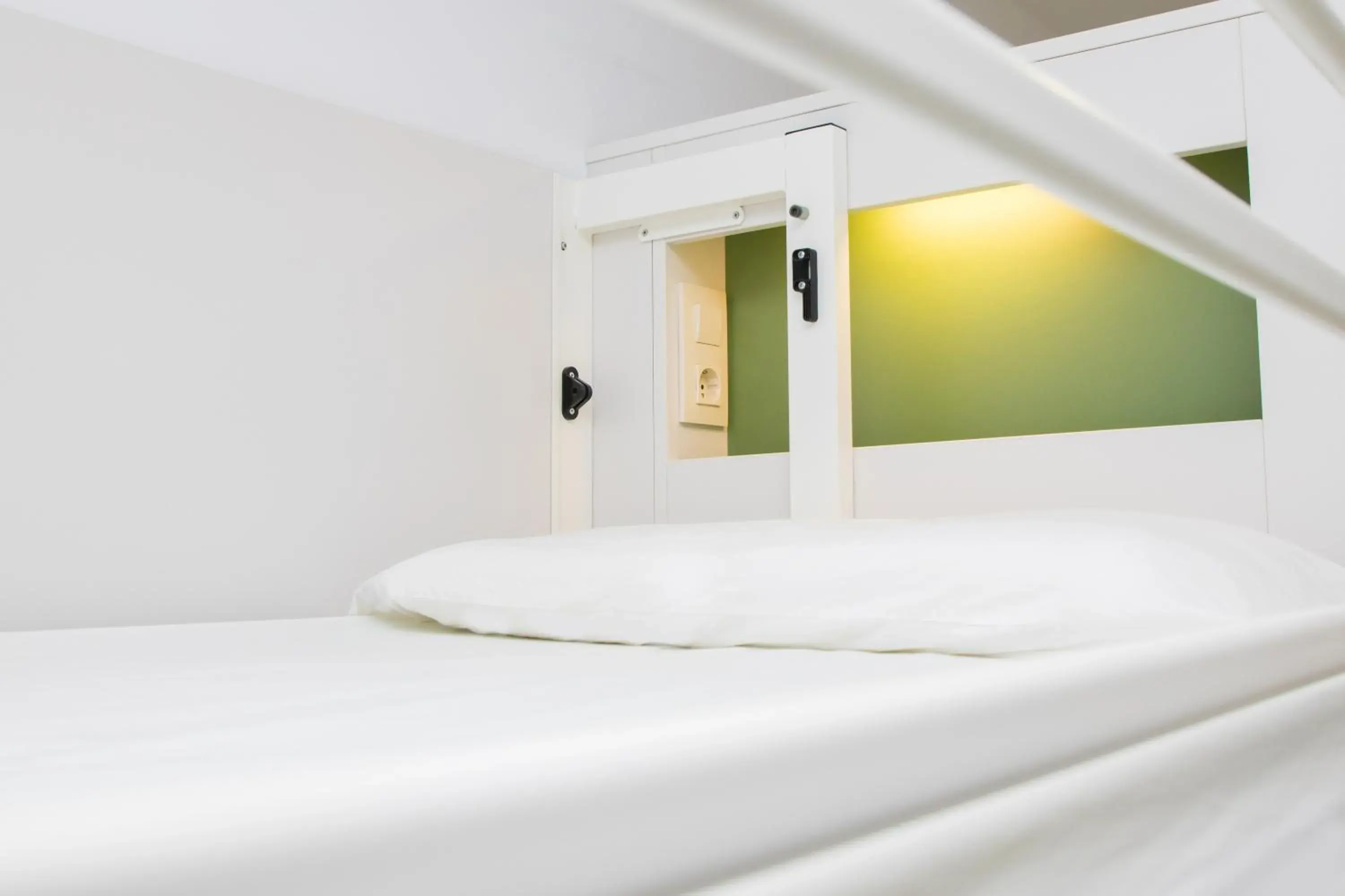 Bed in 10-Bed Mixed Dormitory Room with Private Bathroom in Sant Jordi Hostels Sagrada Familia