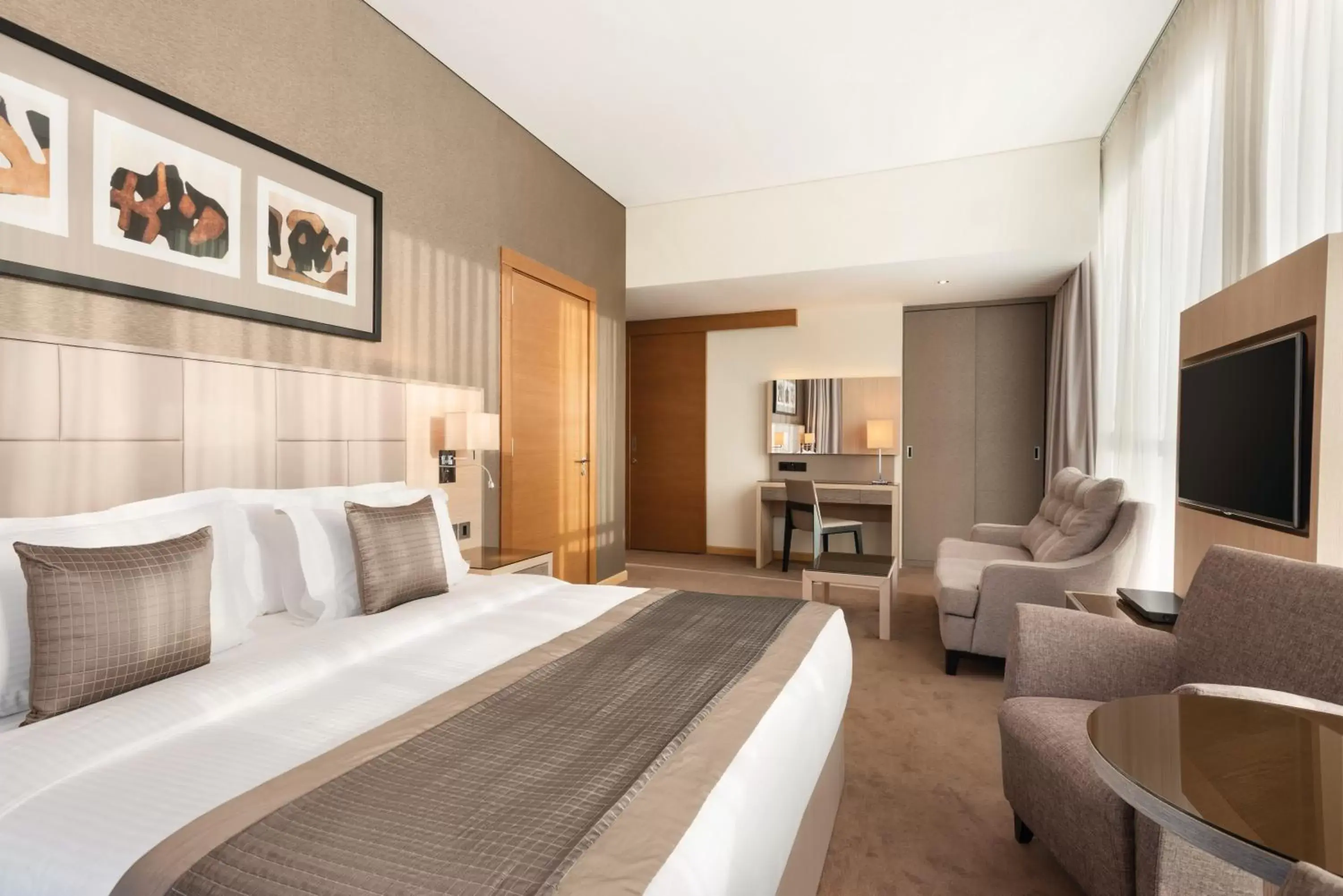 Bedroom, Bed in TRYP by Wyndham Abu Dhabi City Center