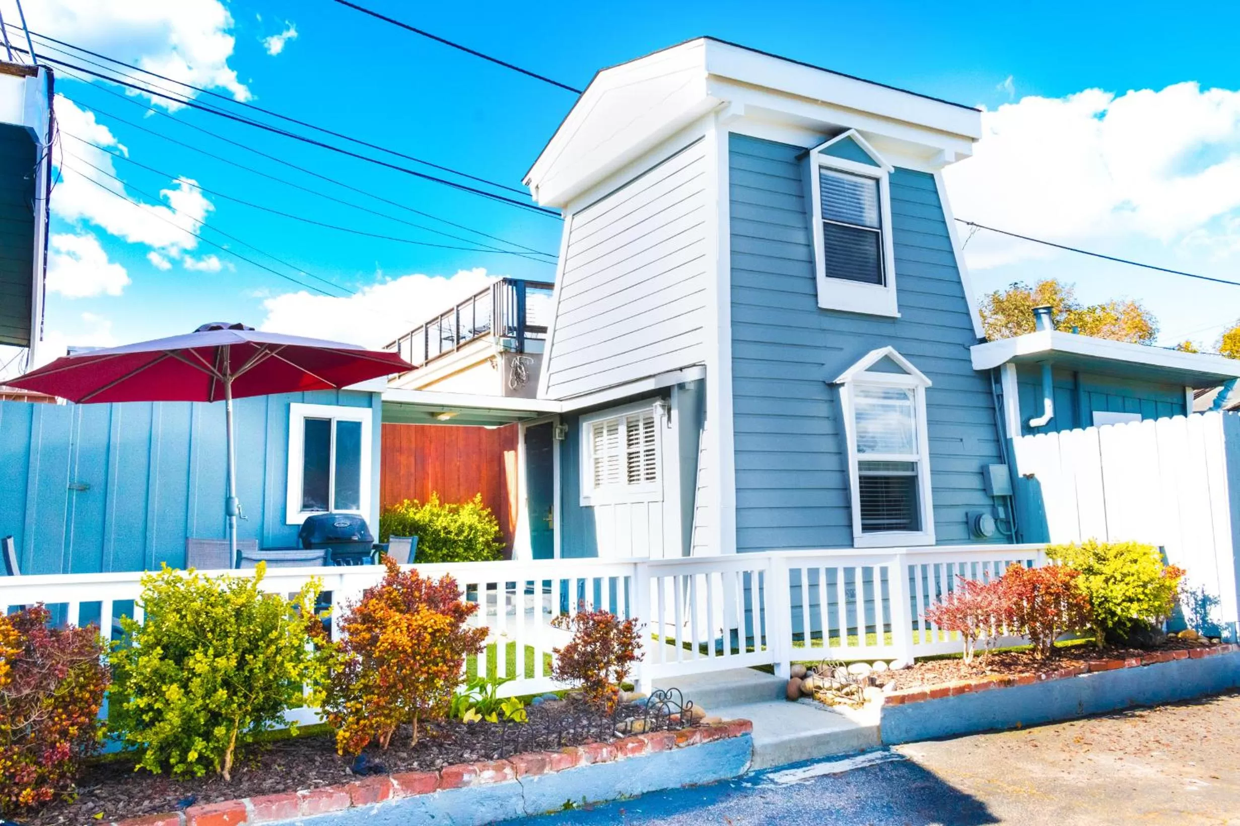 Property building in Ocean Echo Inn & Beach Cottages