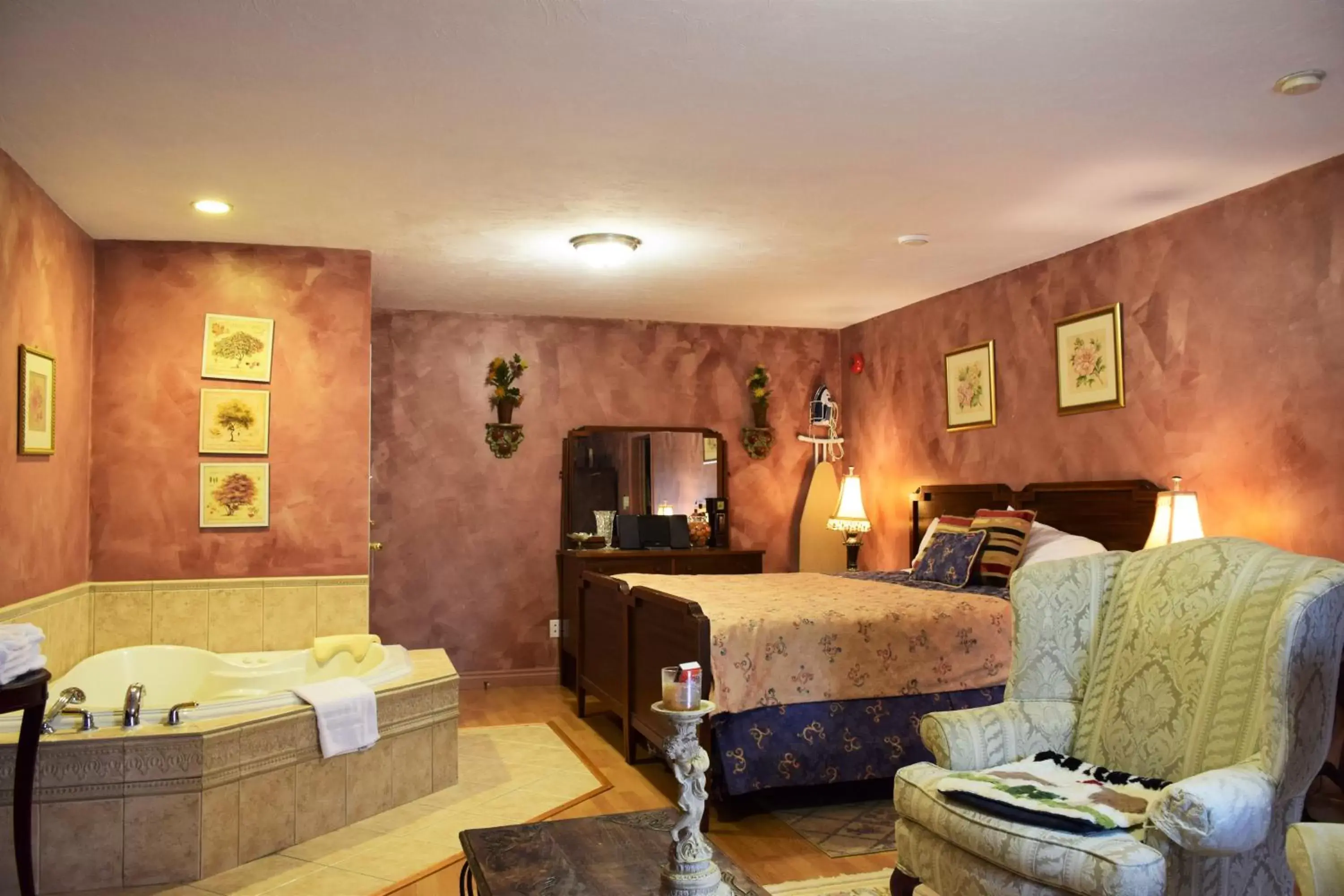 Bedroom, Bed in Auberge Wild Rose Inn