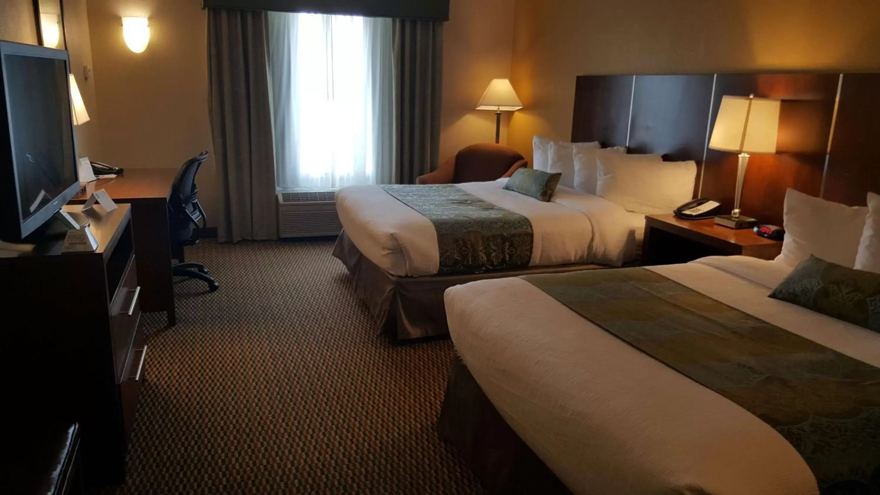 Bedroom in Best Western Airport Inn & Suites Oakland