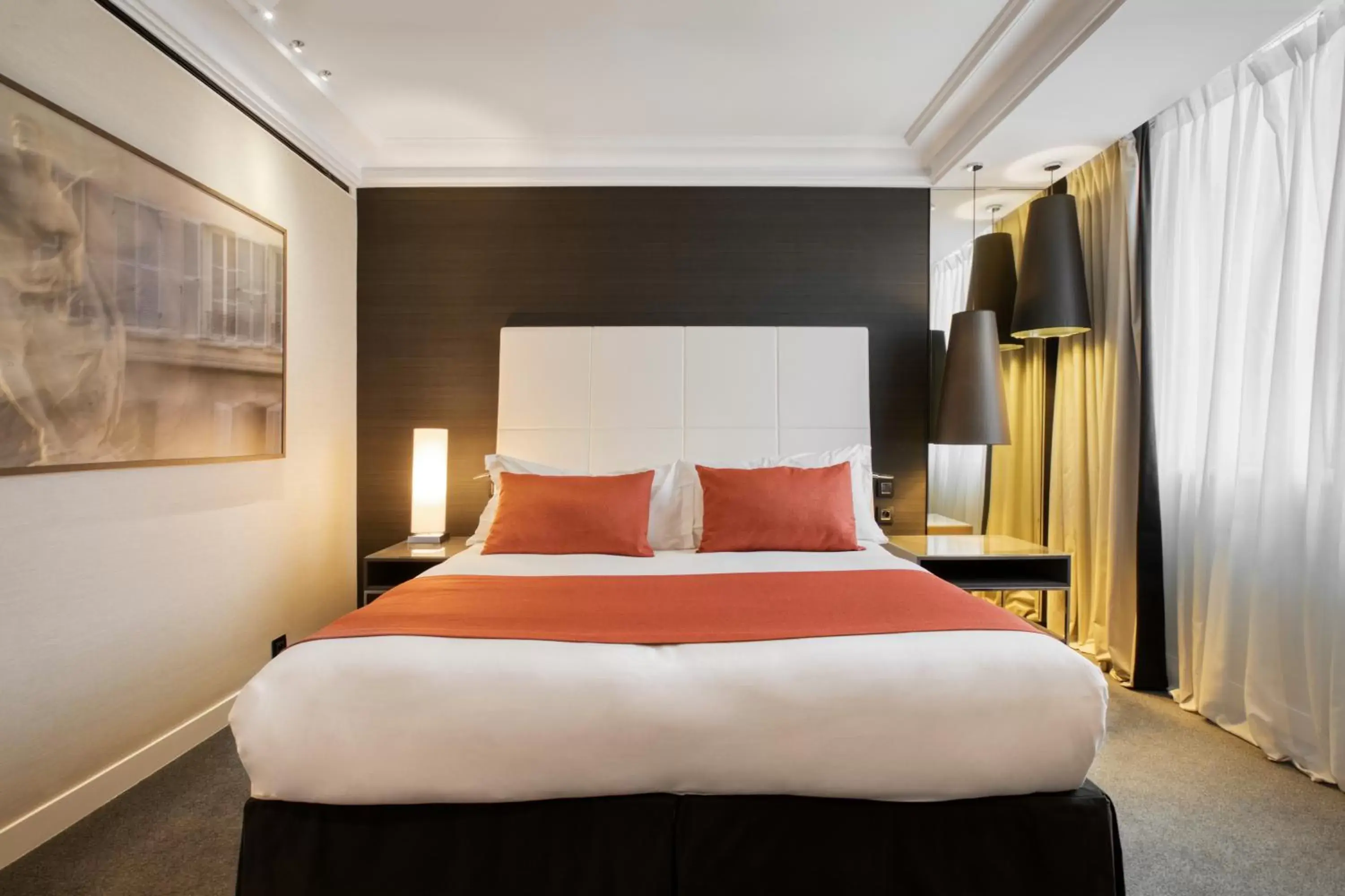 Bedroom, Bed in InterContinental Marseille - Hotel Dieu, an IHG Hotel