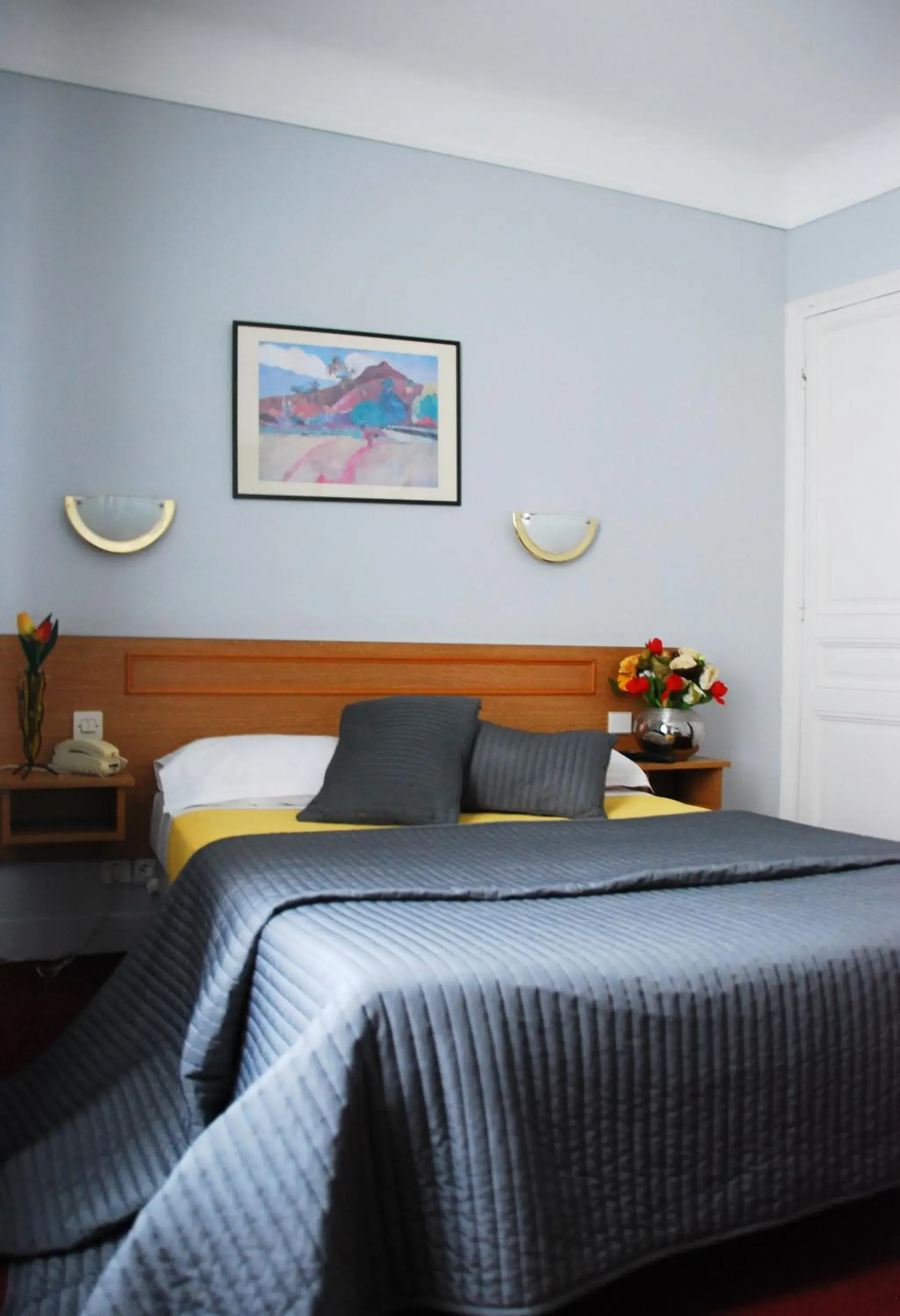 Photo of the whole room, Bed in Cosy Monceau