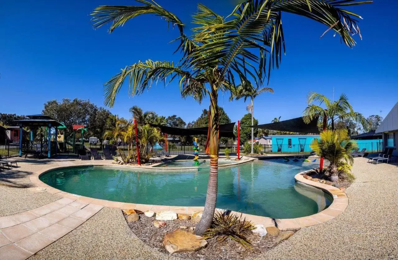 Swimming Pool in Lakeside Forster Holiday Park and Village