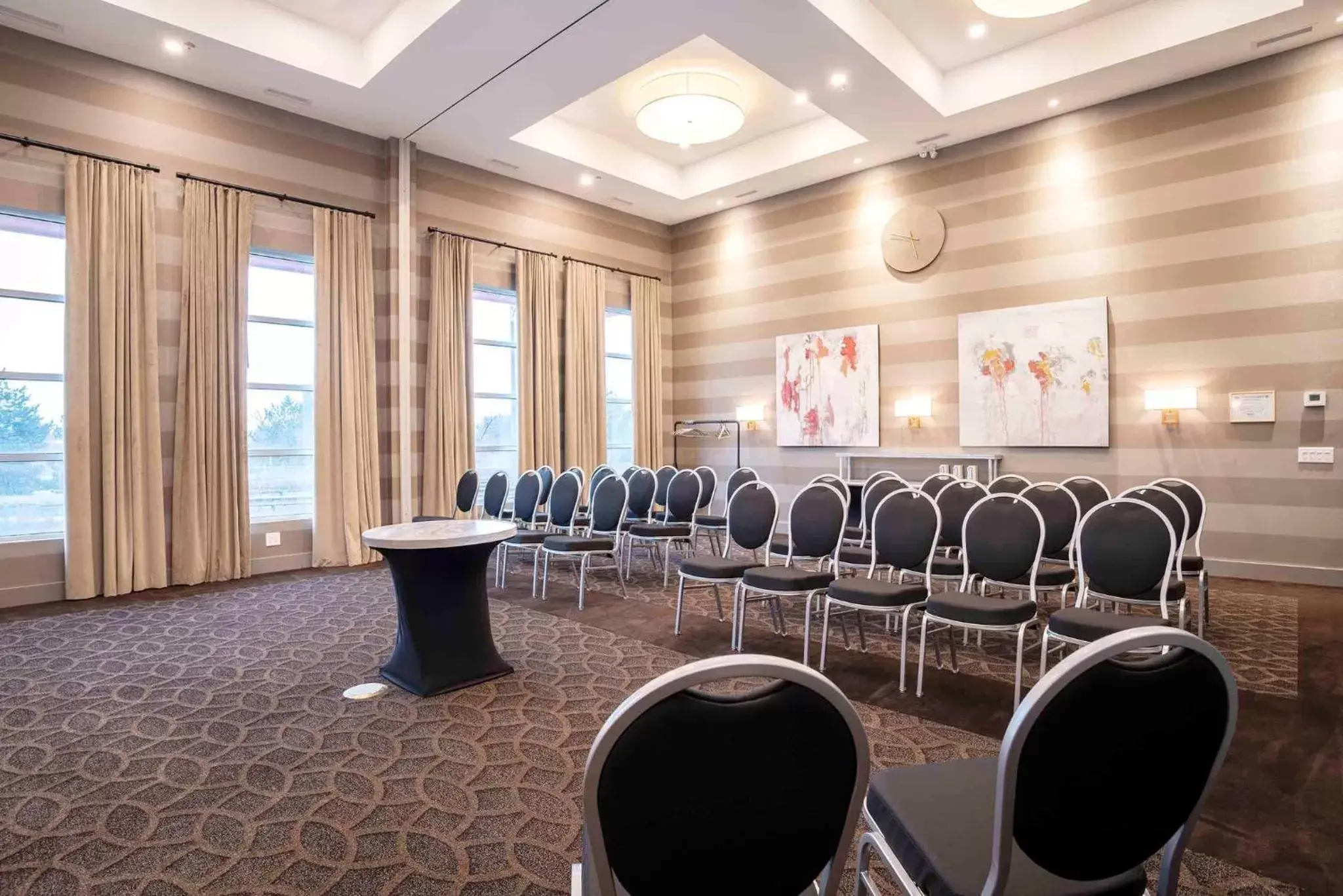 Meeting/conference room in Sandman Hotel Hamilton