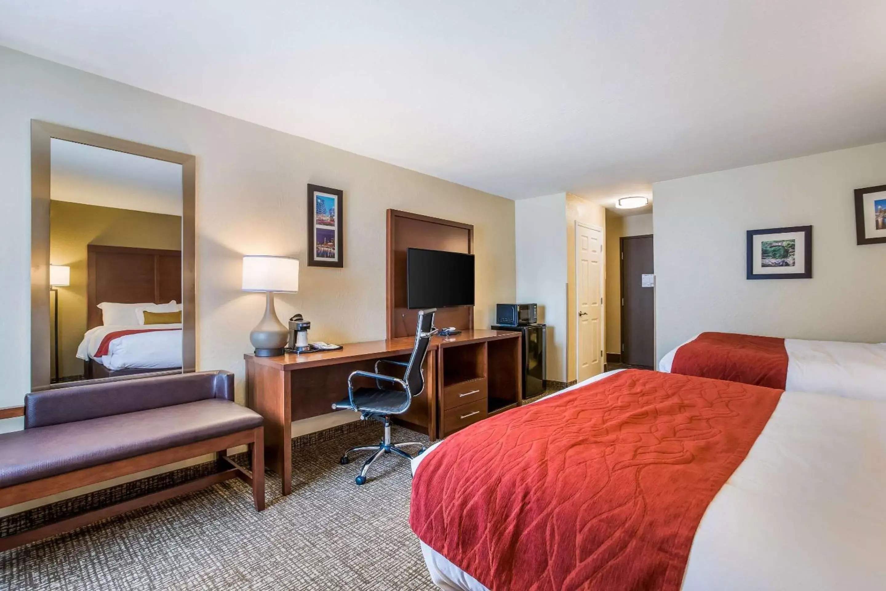 Bedroom, TV/Entertainment Center in Comfort Inn & Suites Fairborn near Wright Patterson AFB