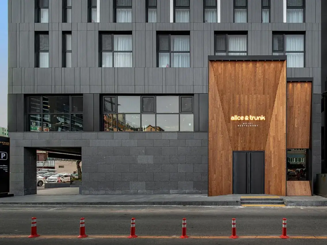 Facade/entrance in Hotel Alice and Trunk Facade/entrance in Hotel Alice and Trunk