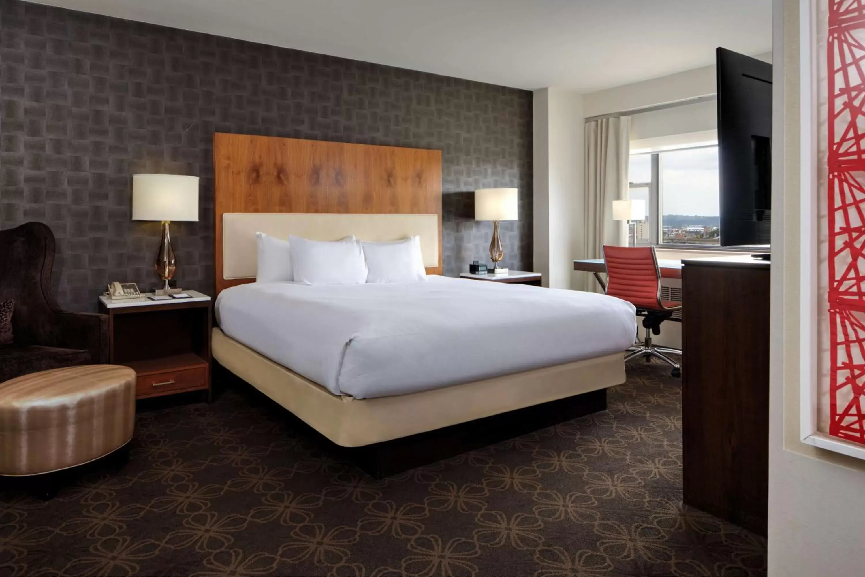 Bed in DoubleTree by Hilton Hotel & Suites Pittsburgh Downtown