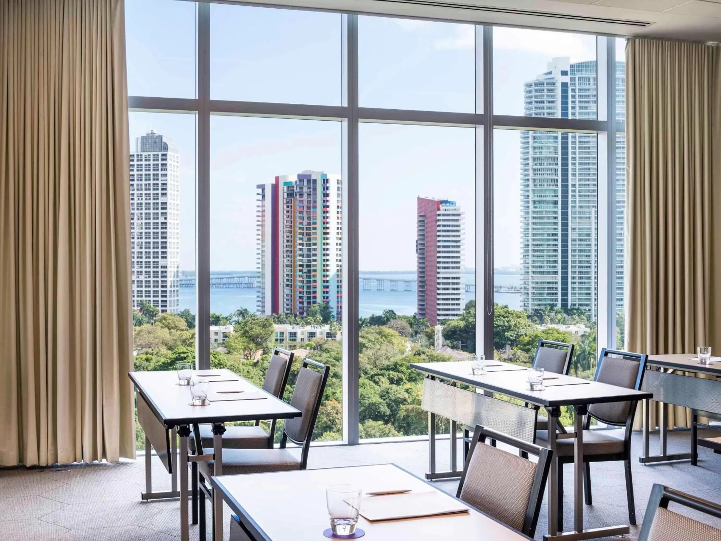 On site, Restaurant/Places to Eat in Novotel Miami Brickell
