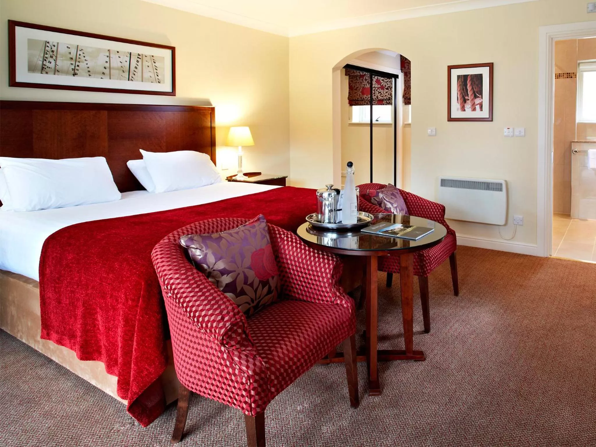 Bedroom, Bed in Elmers Court Hotel