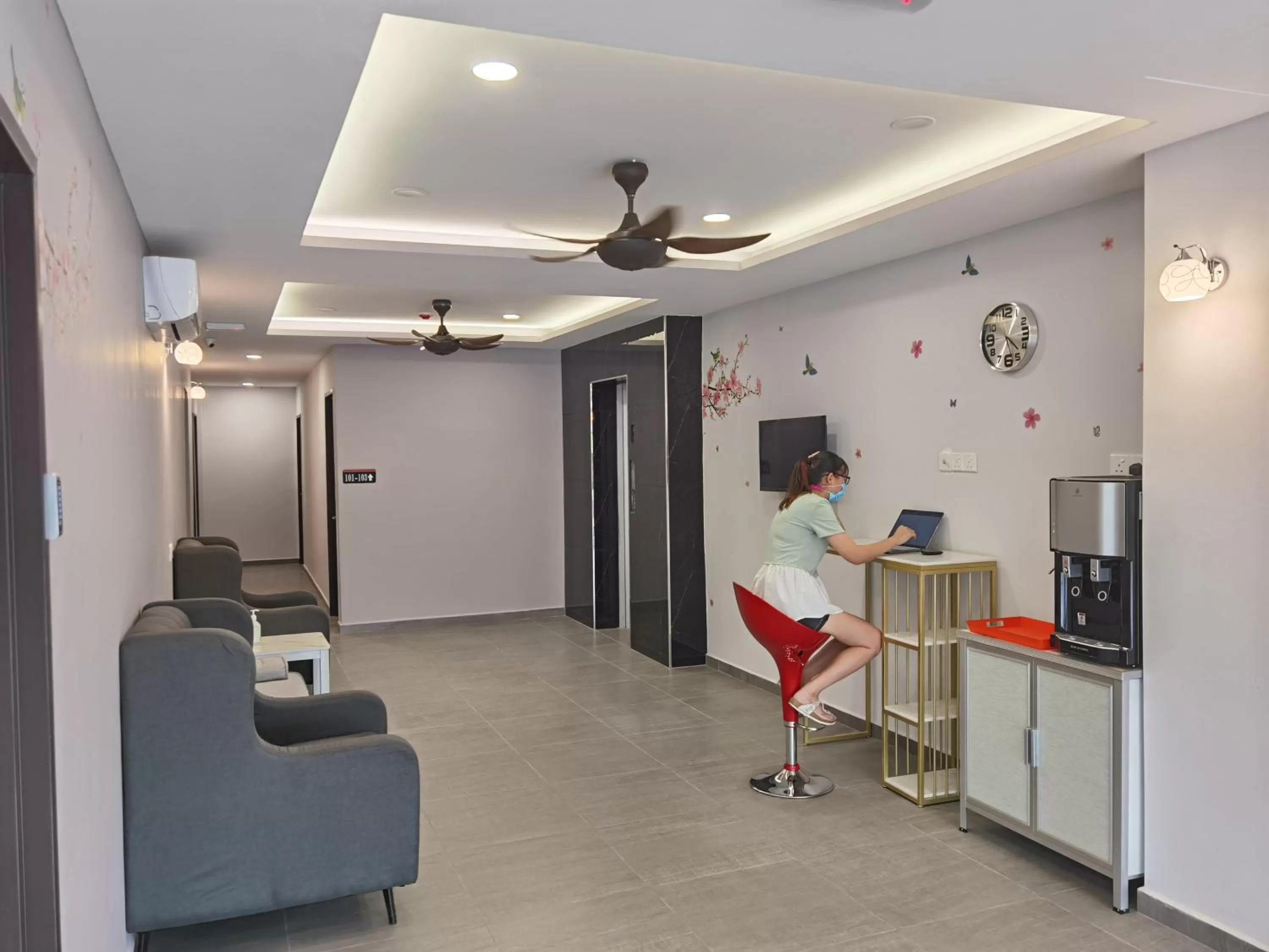 Seating area in MORNINGS HOTEL