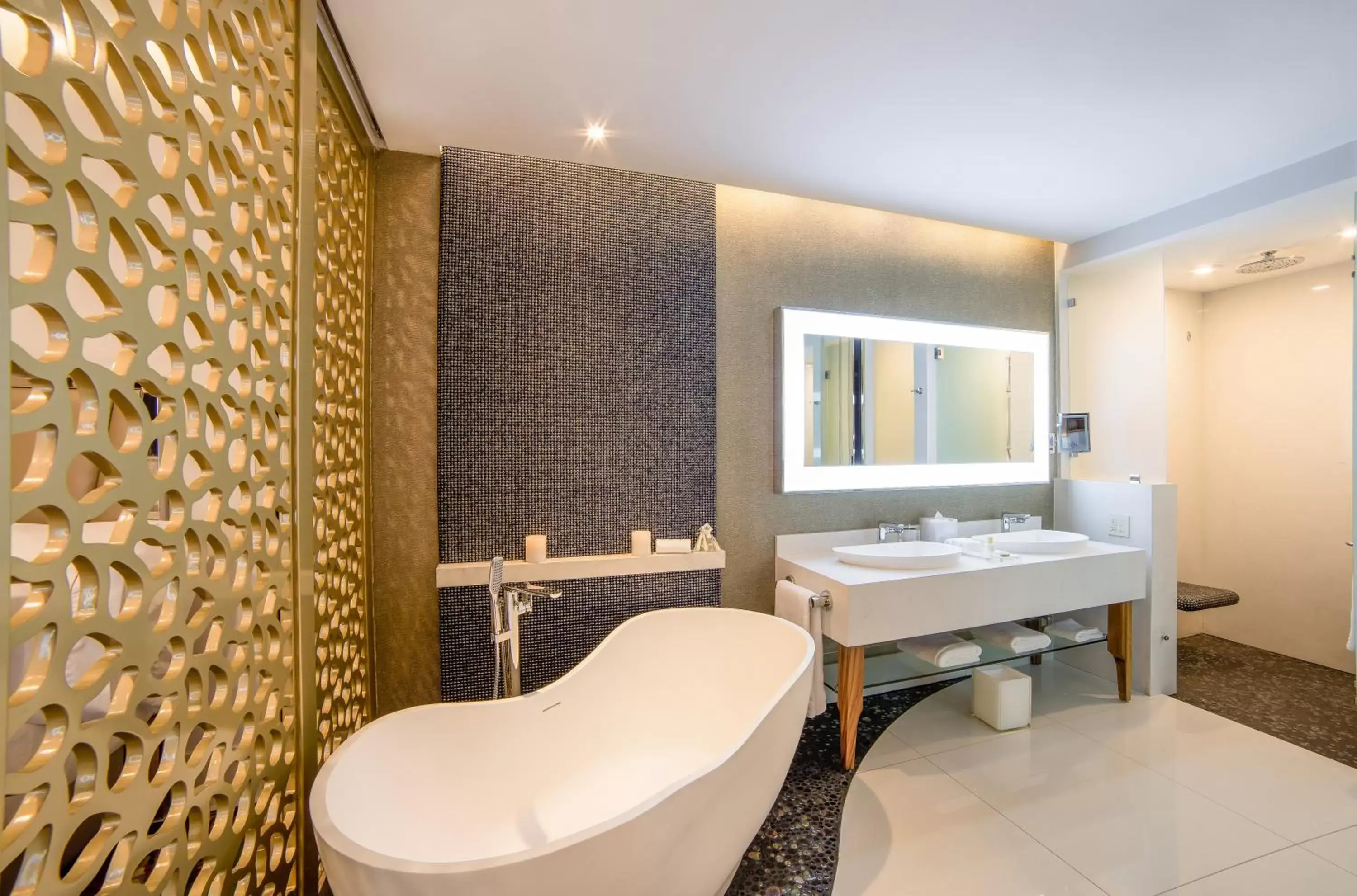 Bathroom in Garza Blanca Resort & Spa Los Cabos