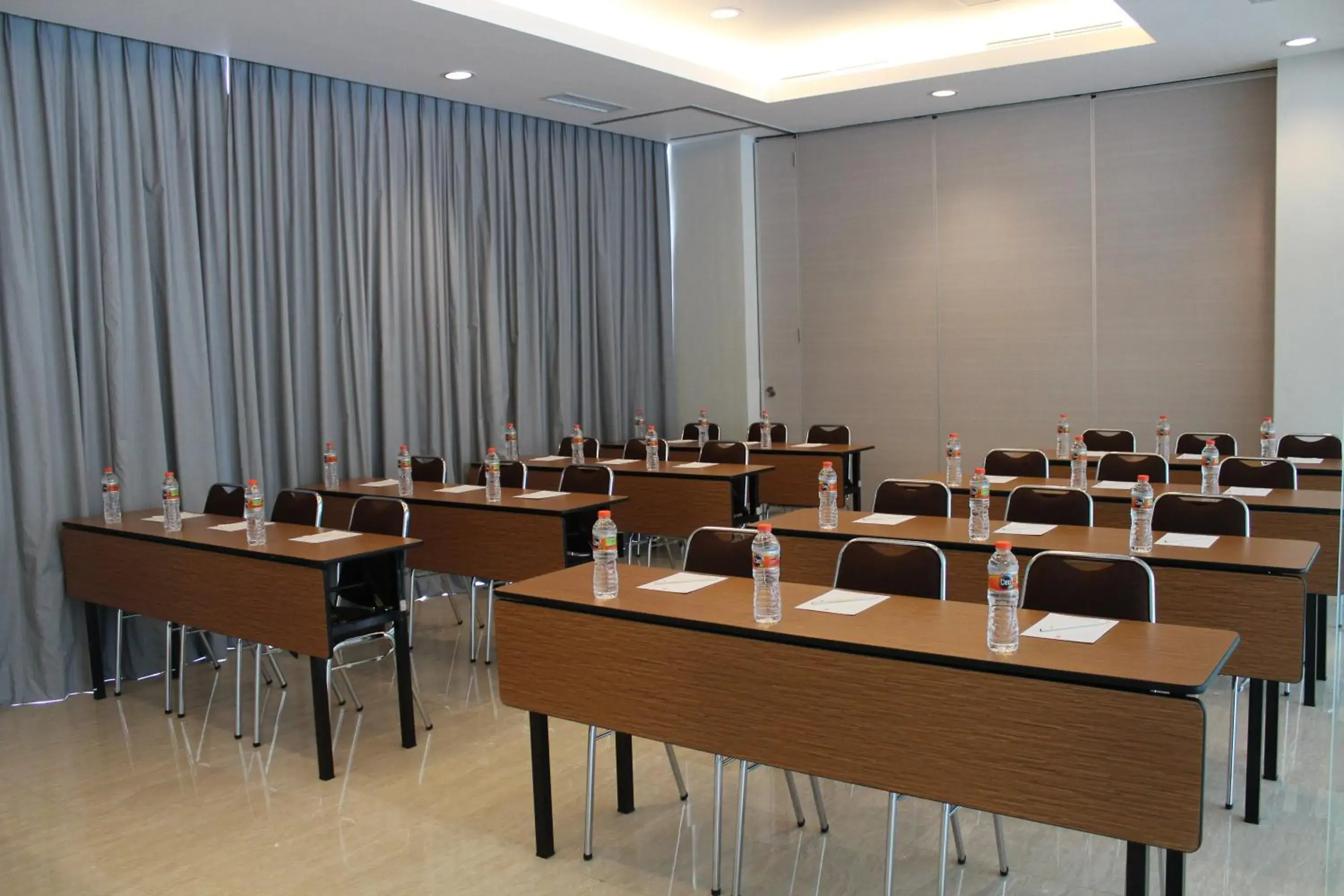 Business facilities in Amaris Hotel Setiabudhi - Bandung