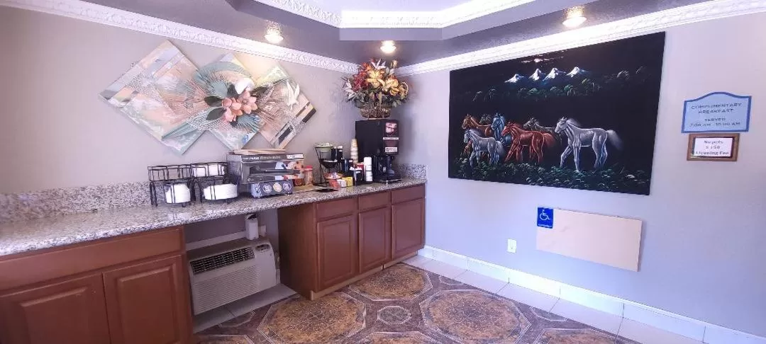 Coffee/tea facilities in Rodeway Inn Chico University Area