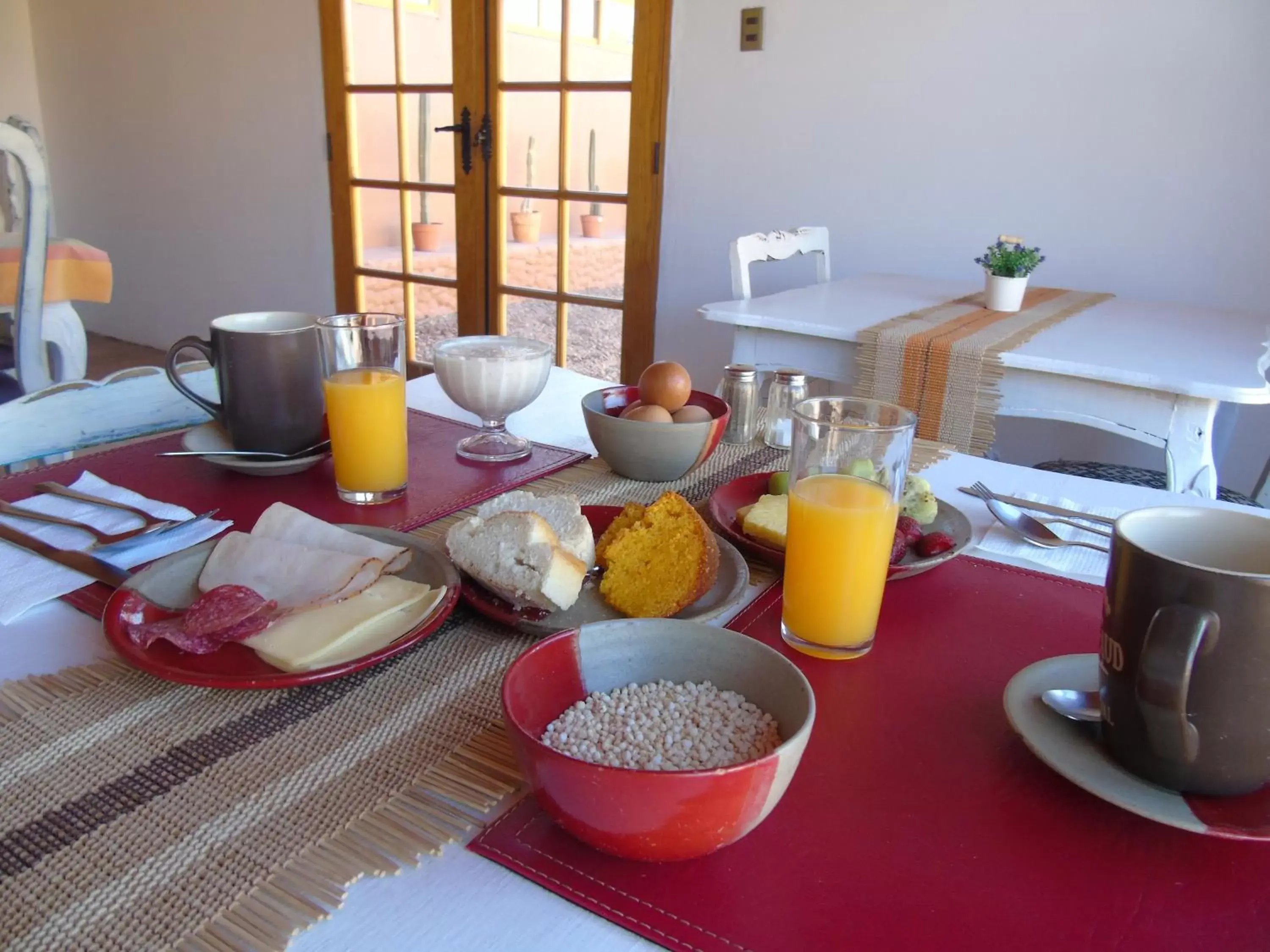 Breakfast in Hotel Pat'ta Hoiri