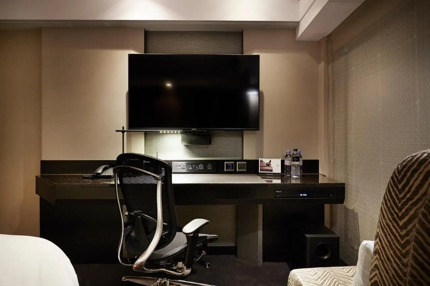 TV and multimedia in The Tango Hotel Taipei FuHsing