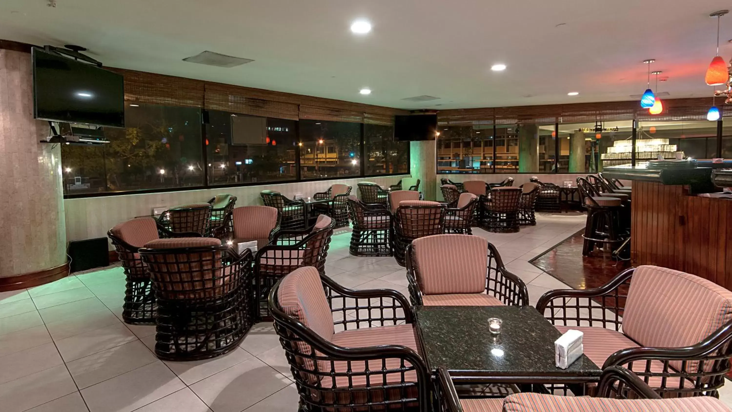 Lounge or bar, Restaurant/Places to Eat in Holiday Inn San Jose Aurola, an IHG Hotel