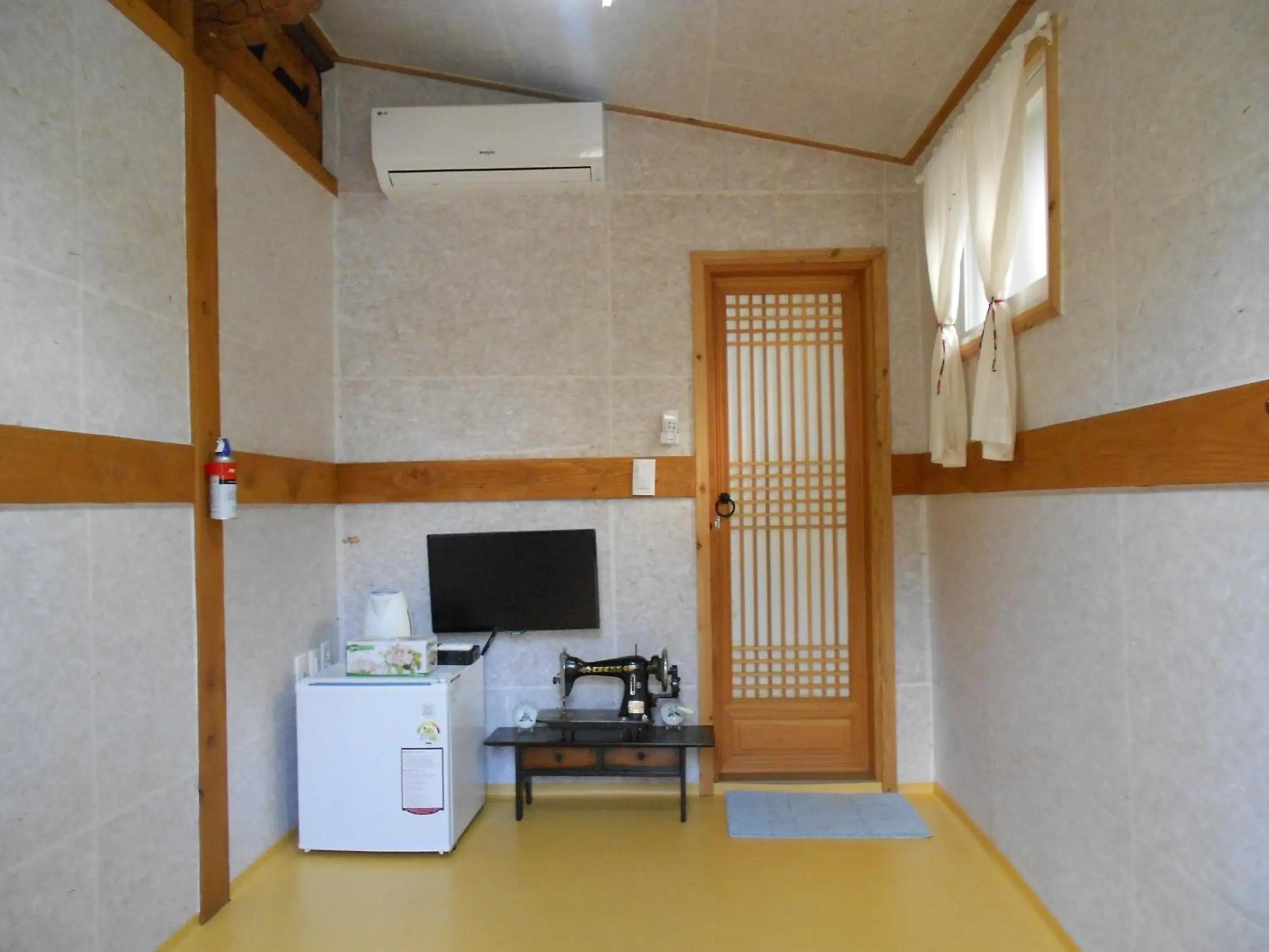 Deluxe Double Room - single occupancy in Happiness Full Hanok Guesthouse Jeonju