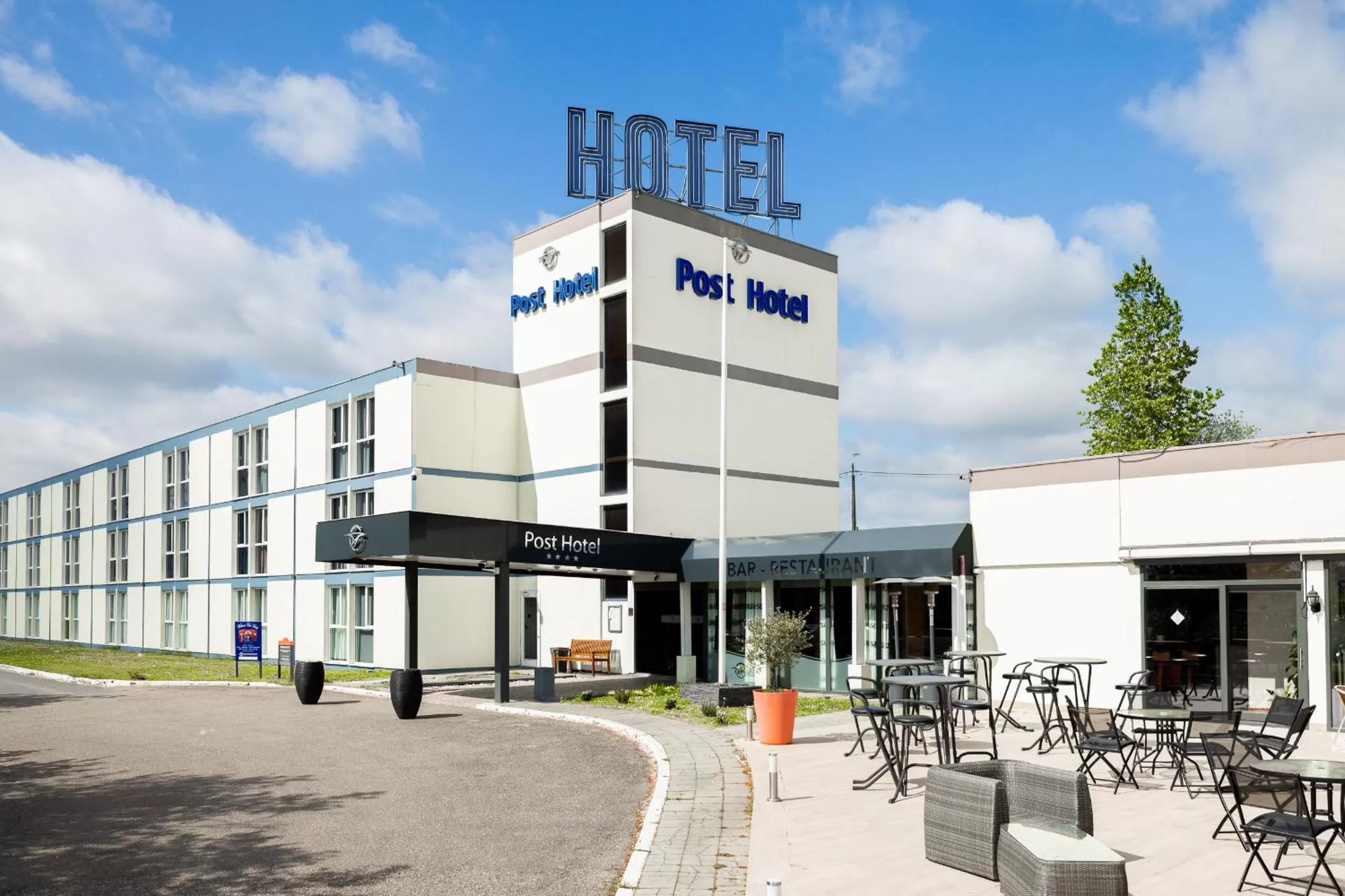 Facade/entrance in Globales Post Hotel & Wellness