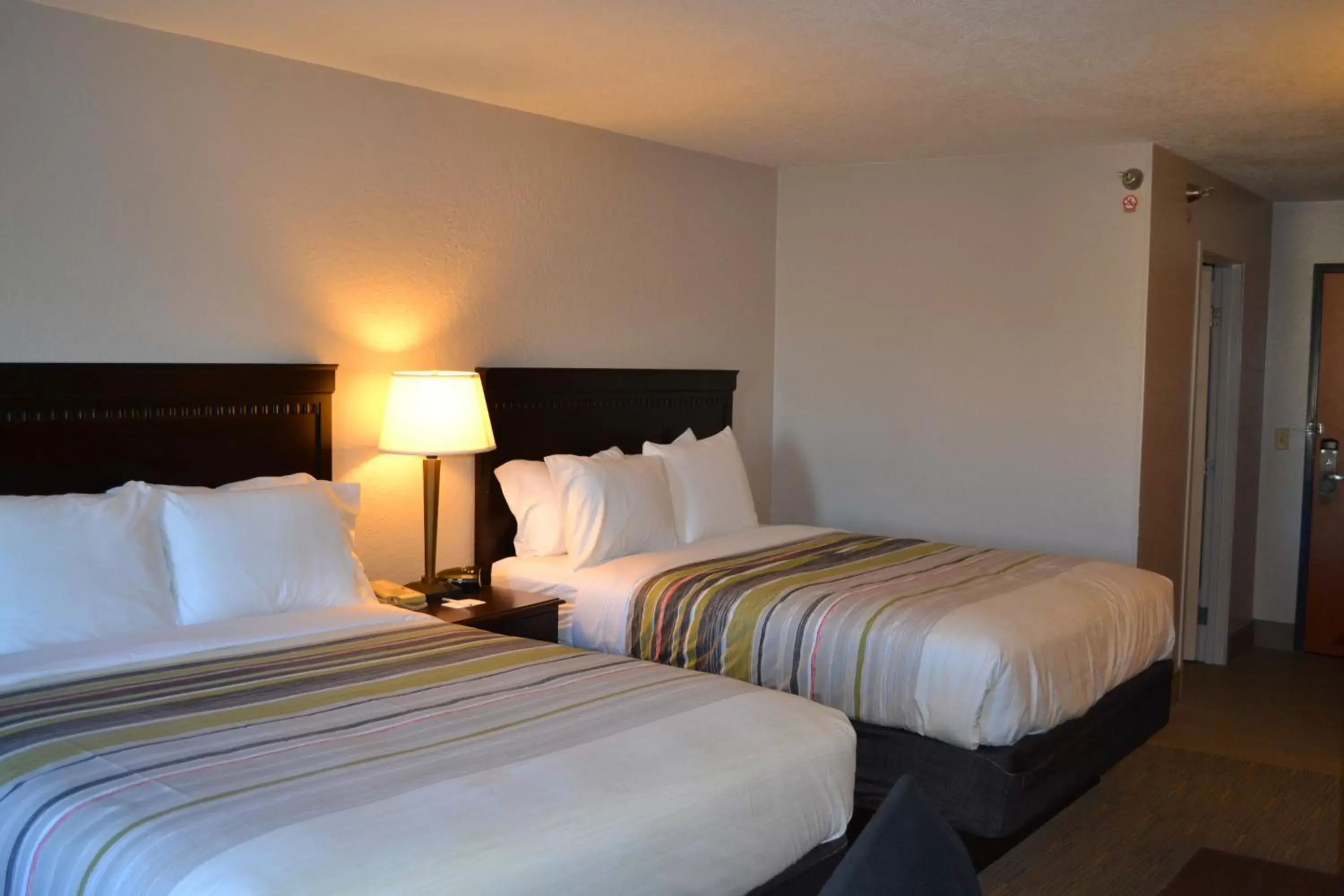 Photo of the whole room, Bed in Country Inn & Suites by Radisson, Fairview Heights, IL